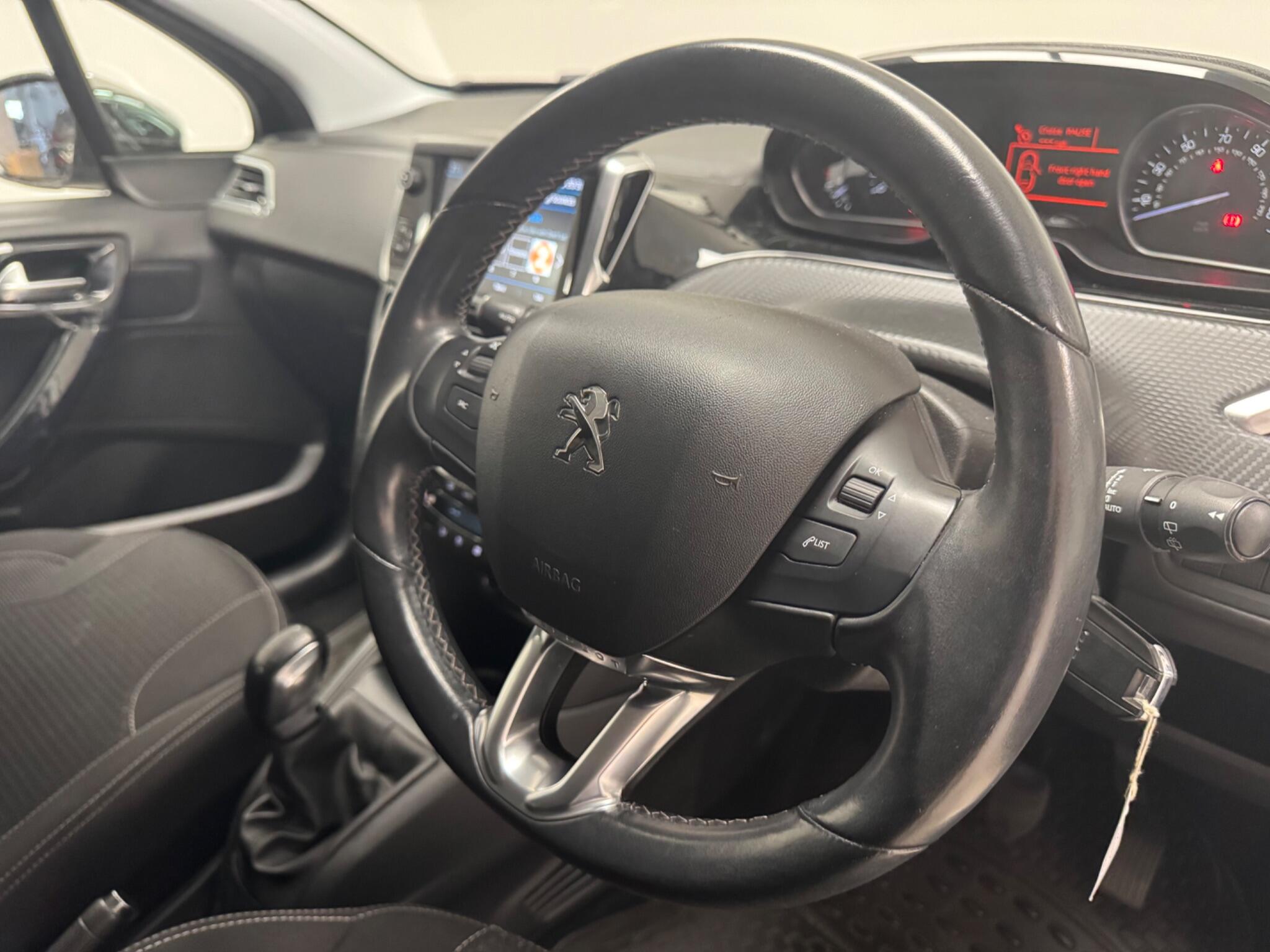 Peugeot 208 view 19