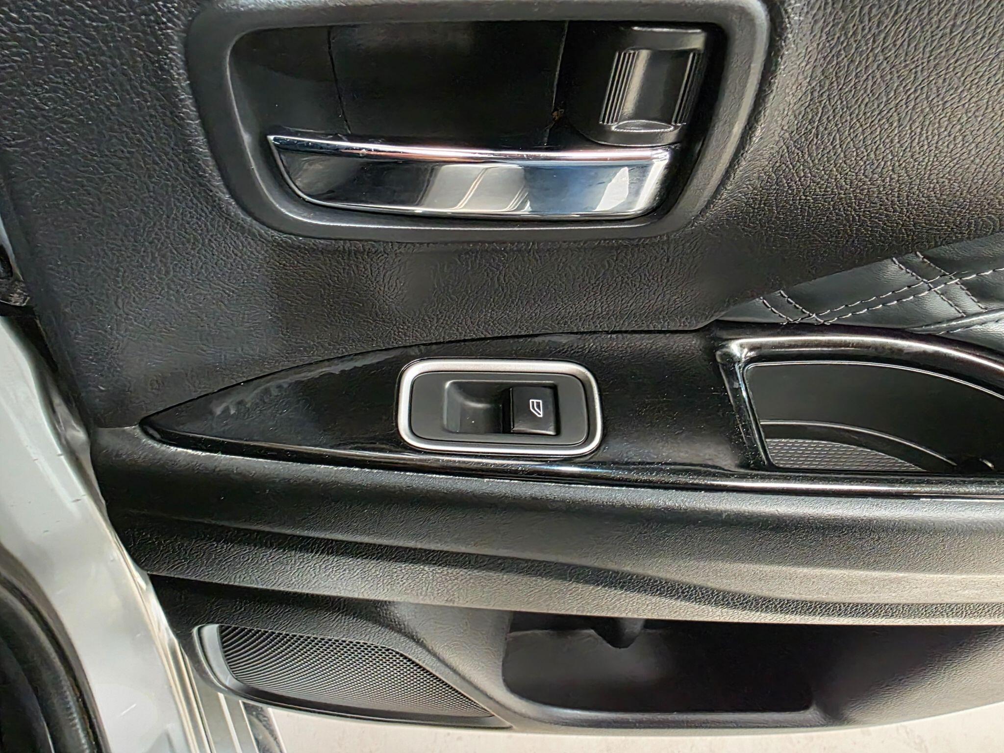 Mitsubishi Outlander view 23