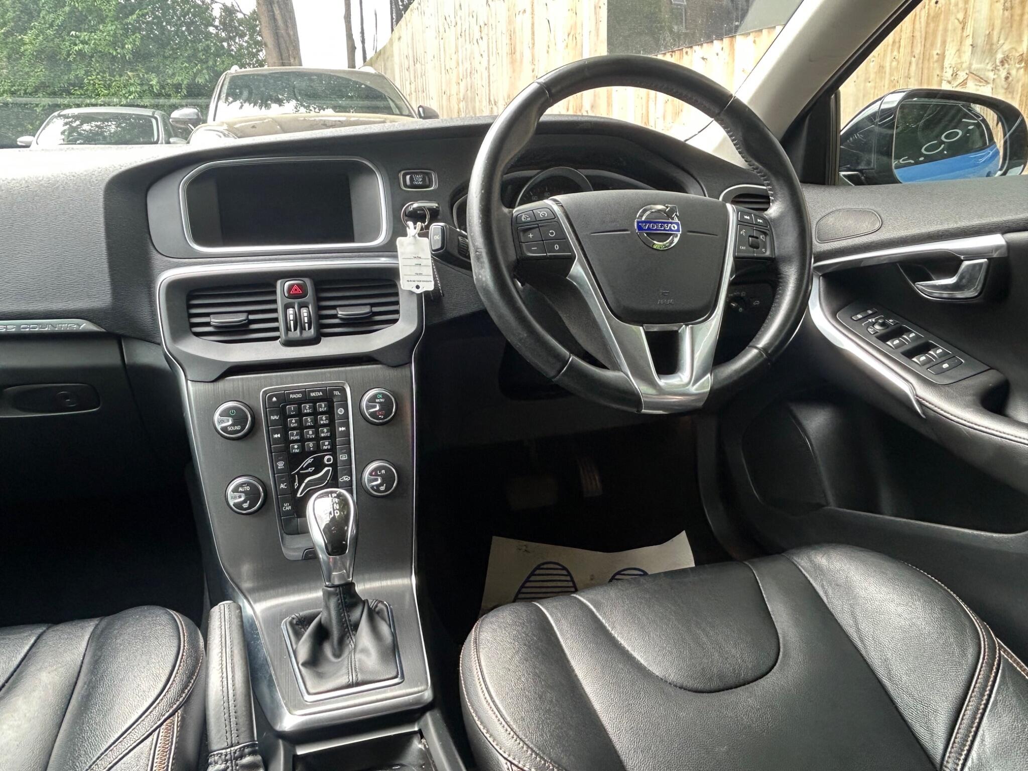 Volvo V40 Cross Country view 21
