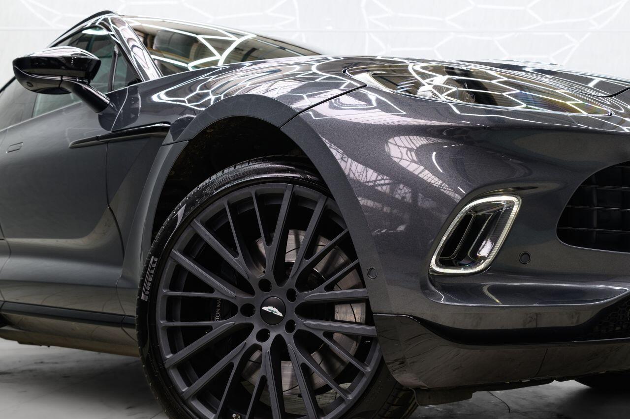 Aston Martin DBX view 12