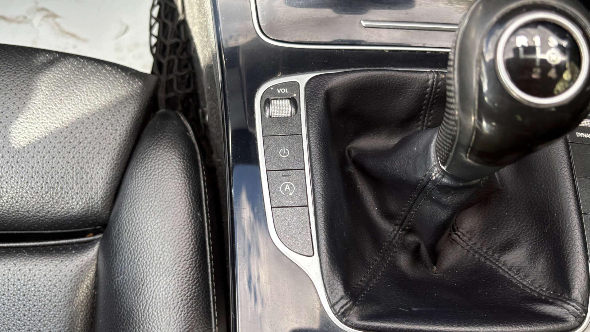 Mercedes-Benz C-Class view 32