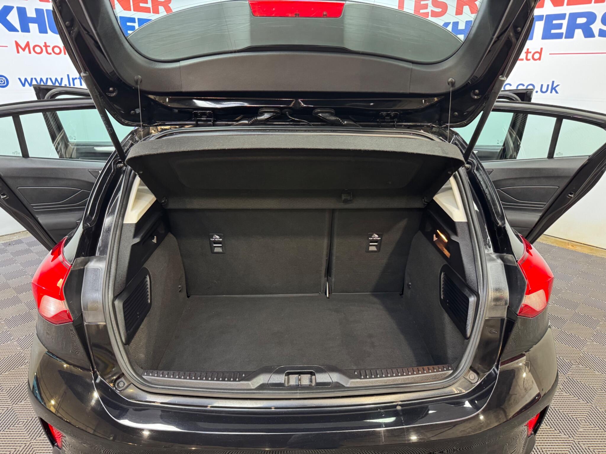 Ford Focus view 35