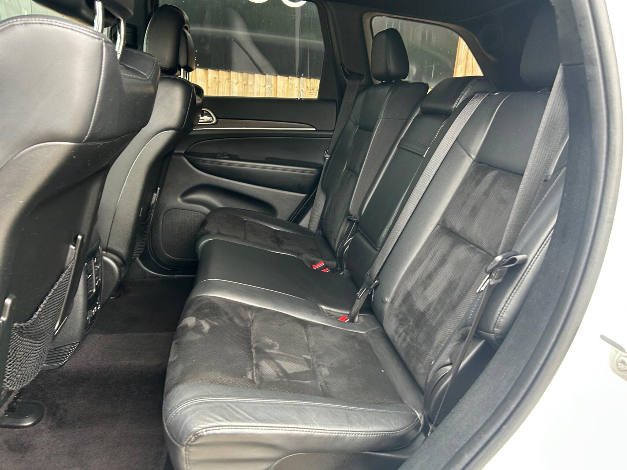 Jeep Grand Cherokee view 32