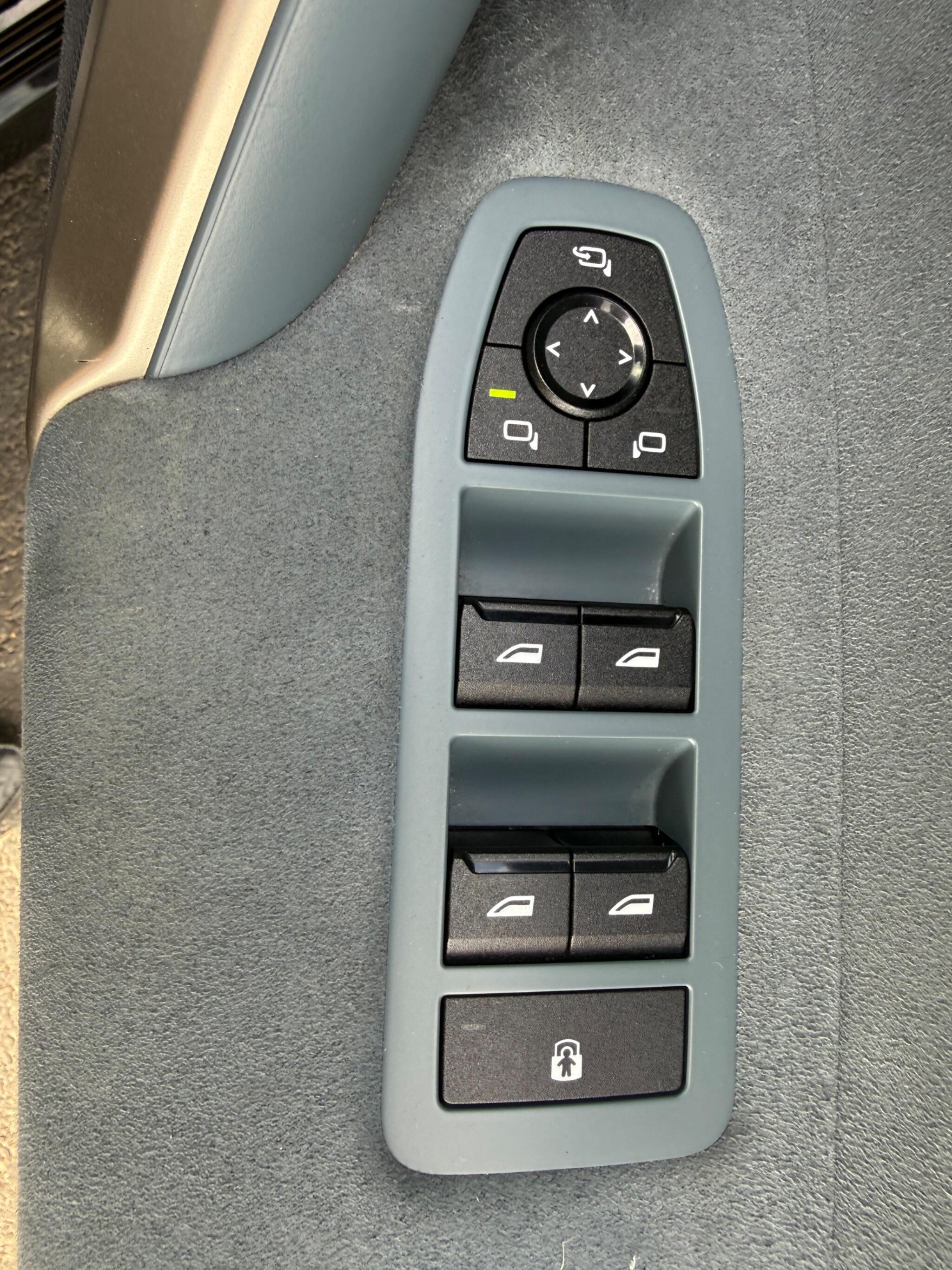 BMW Ix view 8