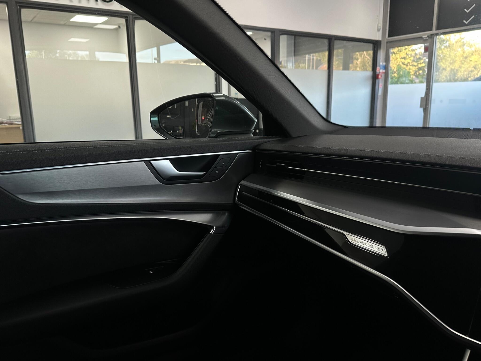 Audi A6 Avant view 31