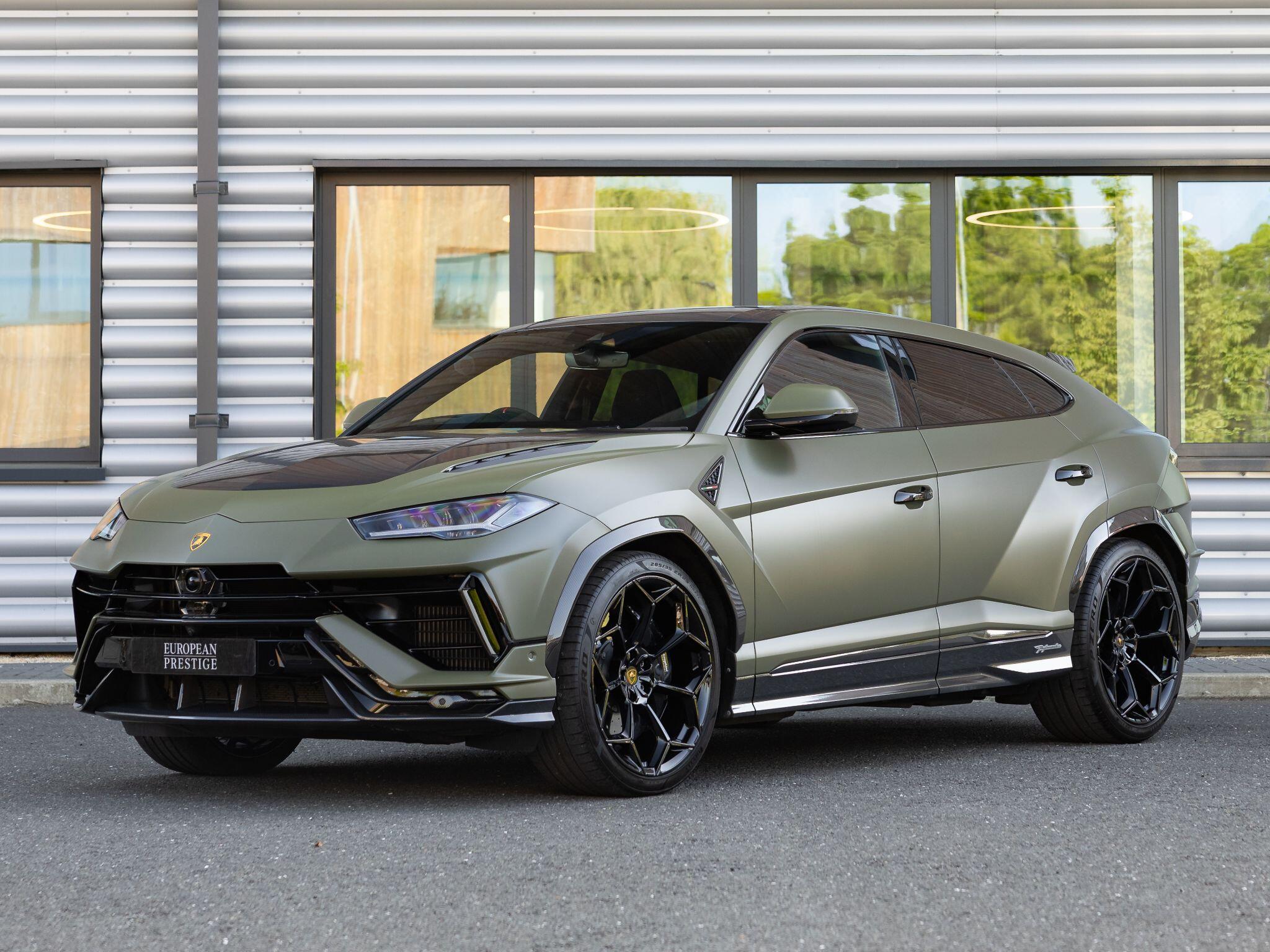 Lamborghini Urus view 7