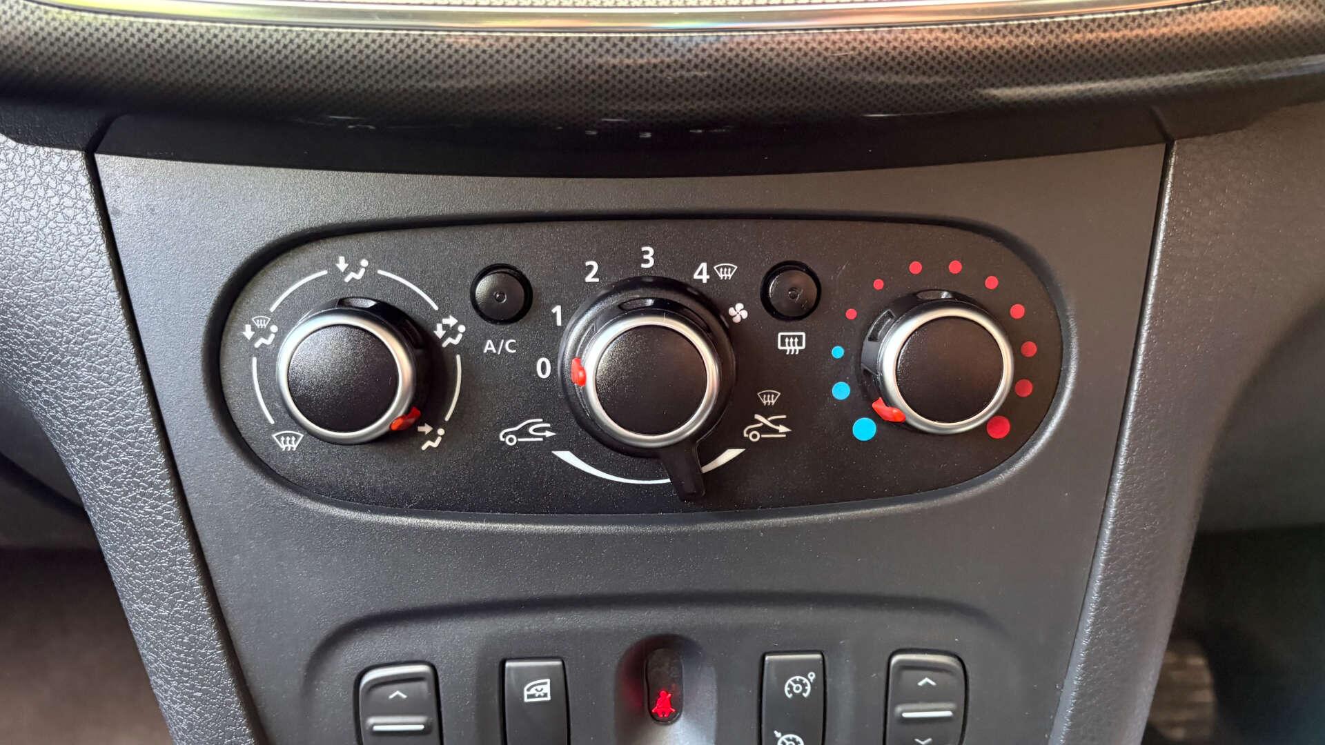 Dacia Sandero view 27
