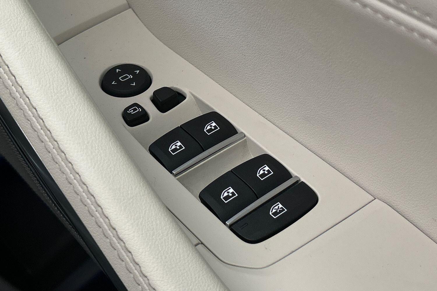 BMW X6 view 24