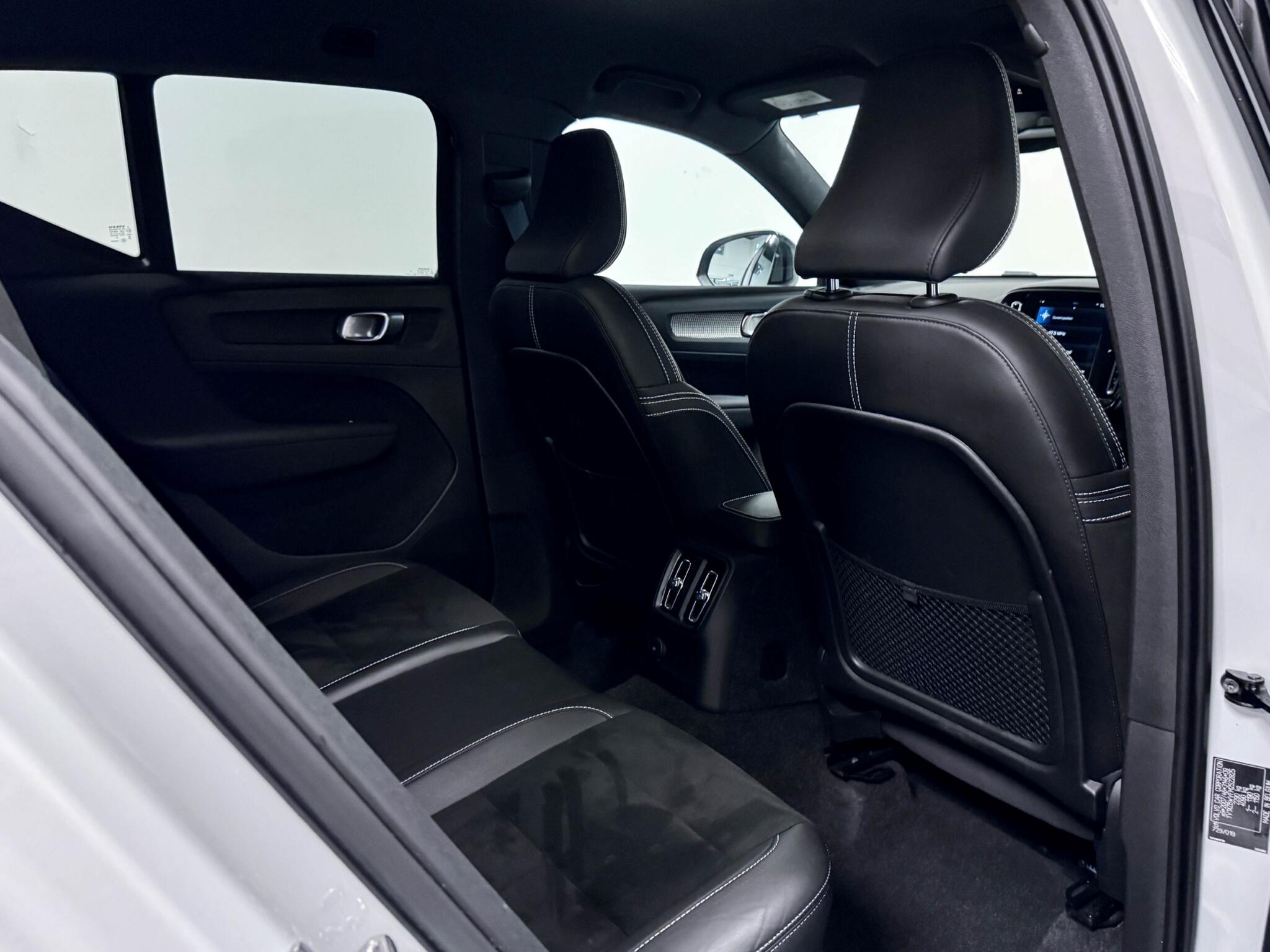 Volvo XC40 view 9