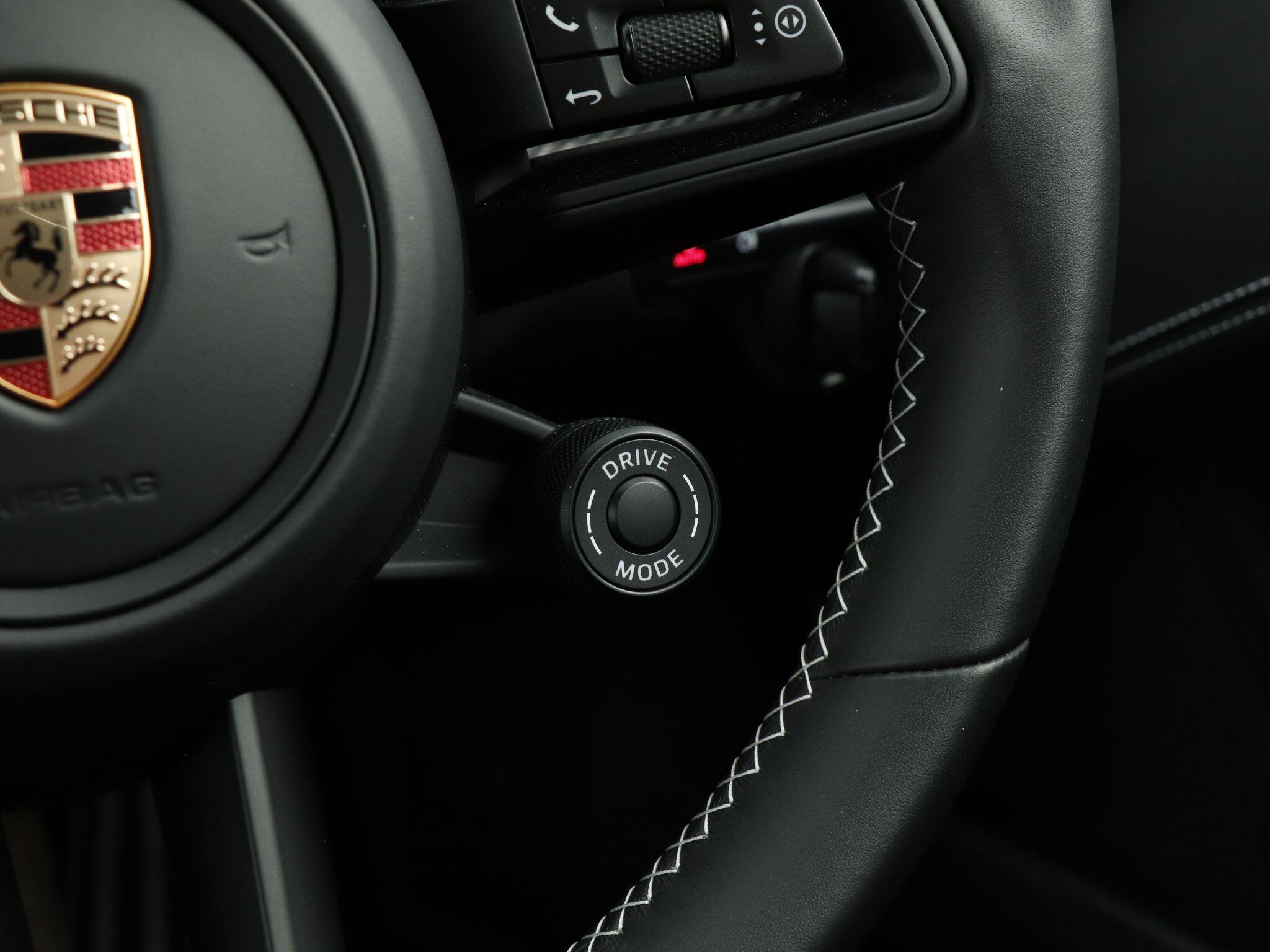 Porsche 911 view 21