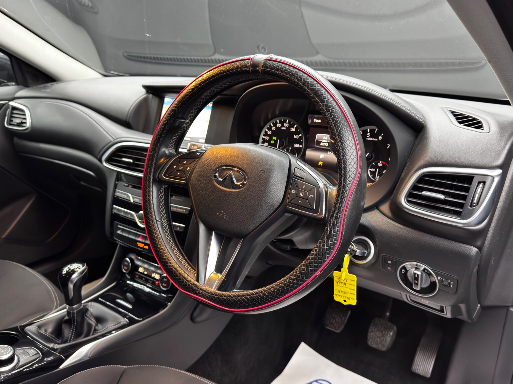 Infiniti Q30 view 9