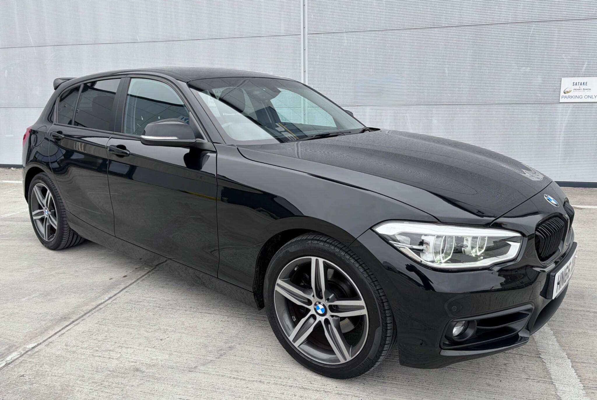 BMW 1 Series view 3