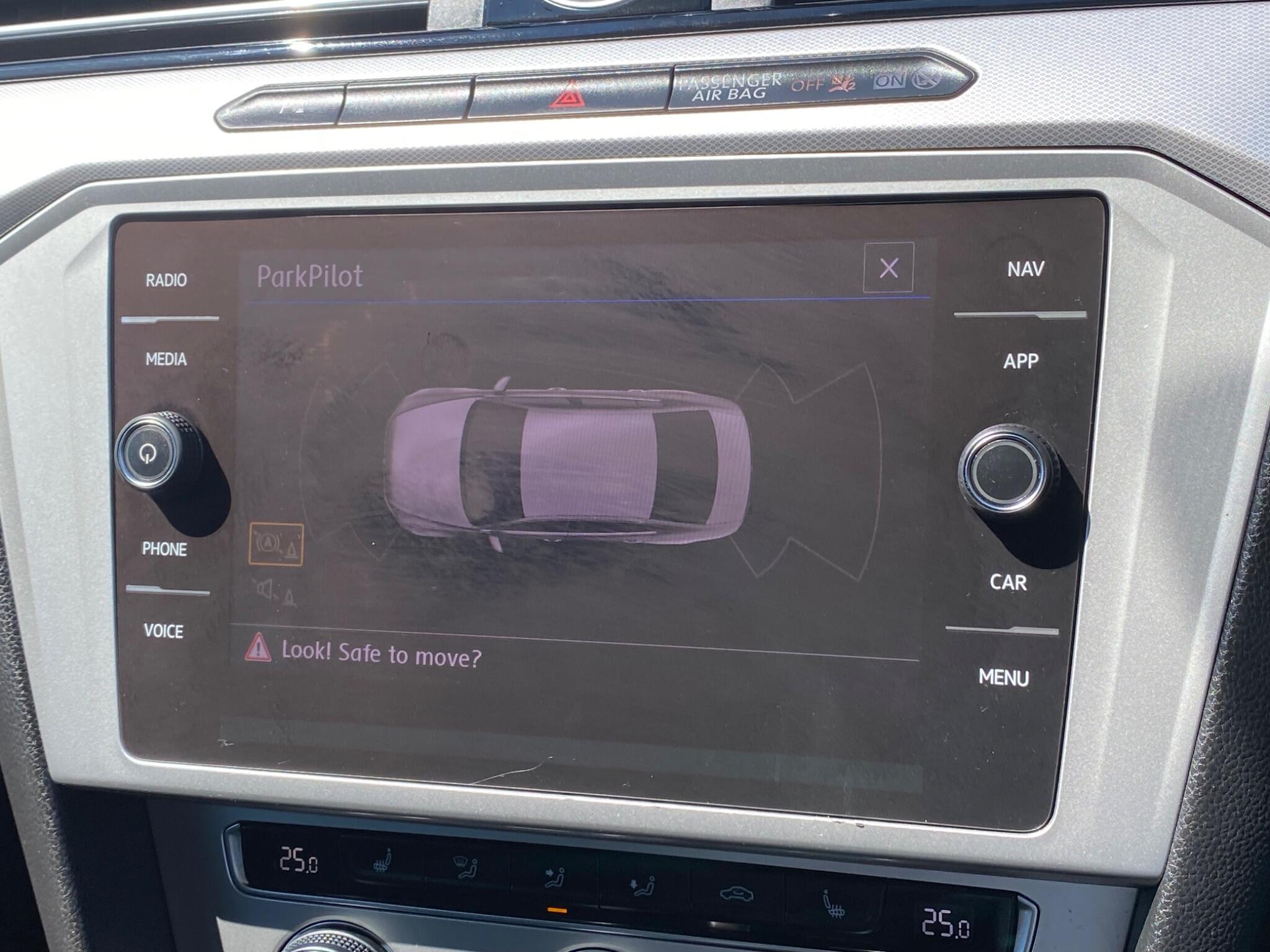 Volkswagen Passat view 23