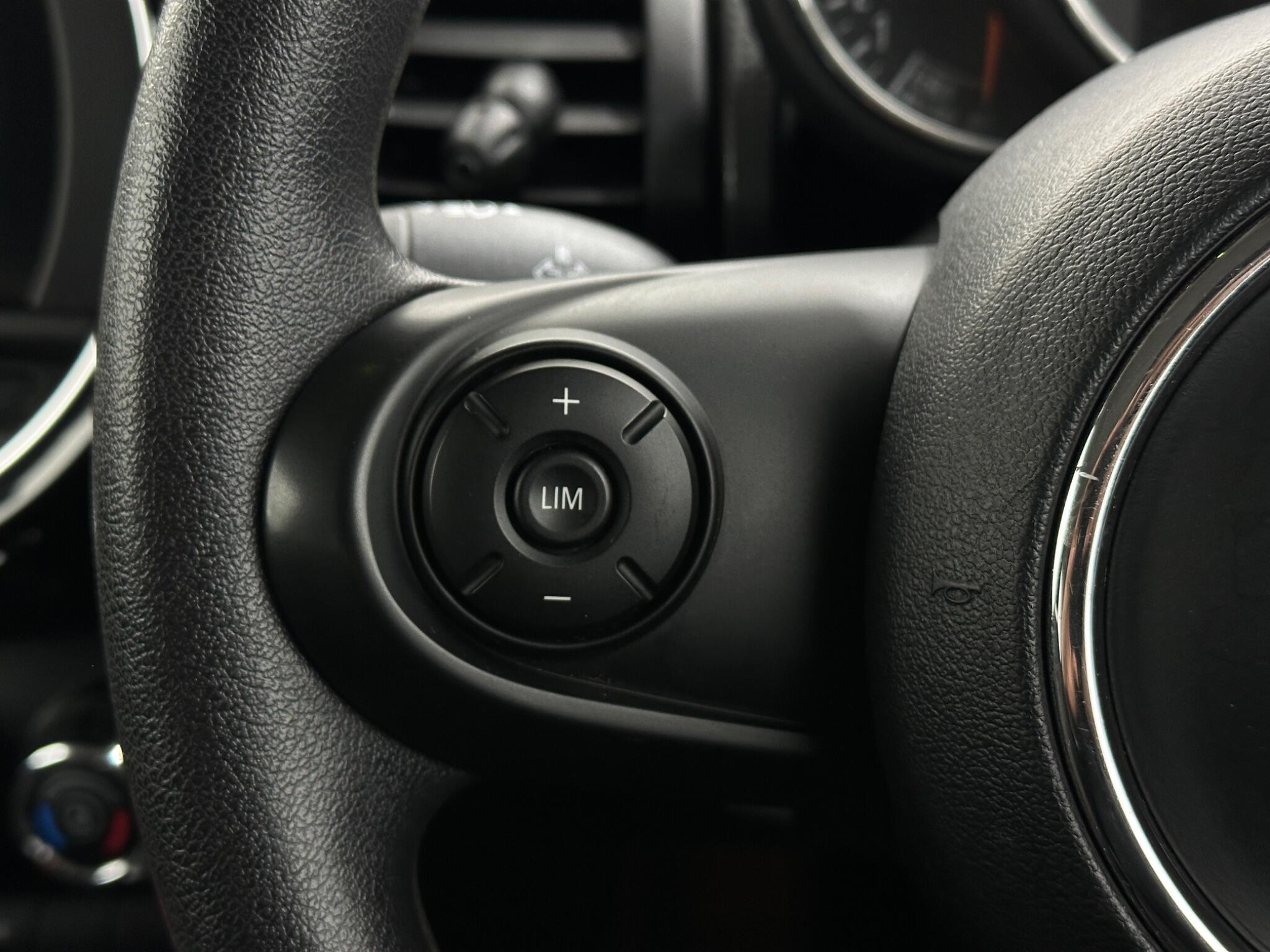 Mini Hatch view 15