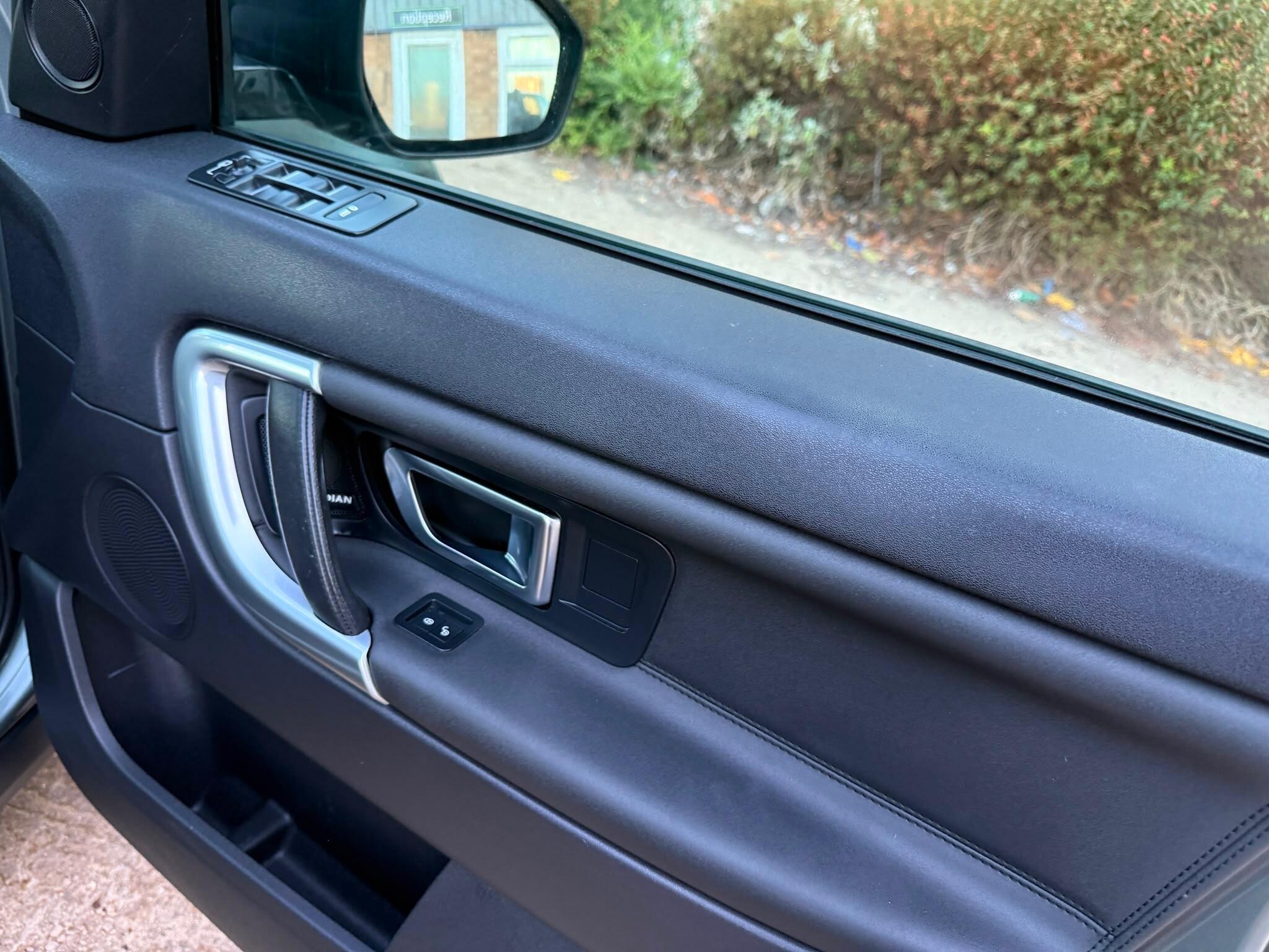 Land Rover Discovery Sport view 22