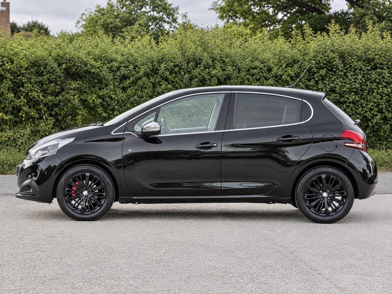Peugeot 208 view 9