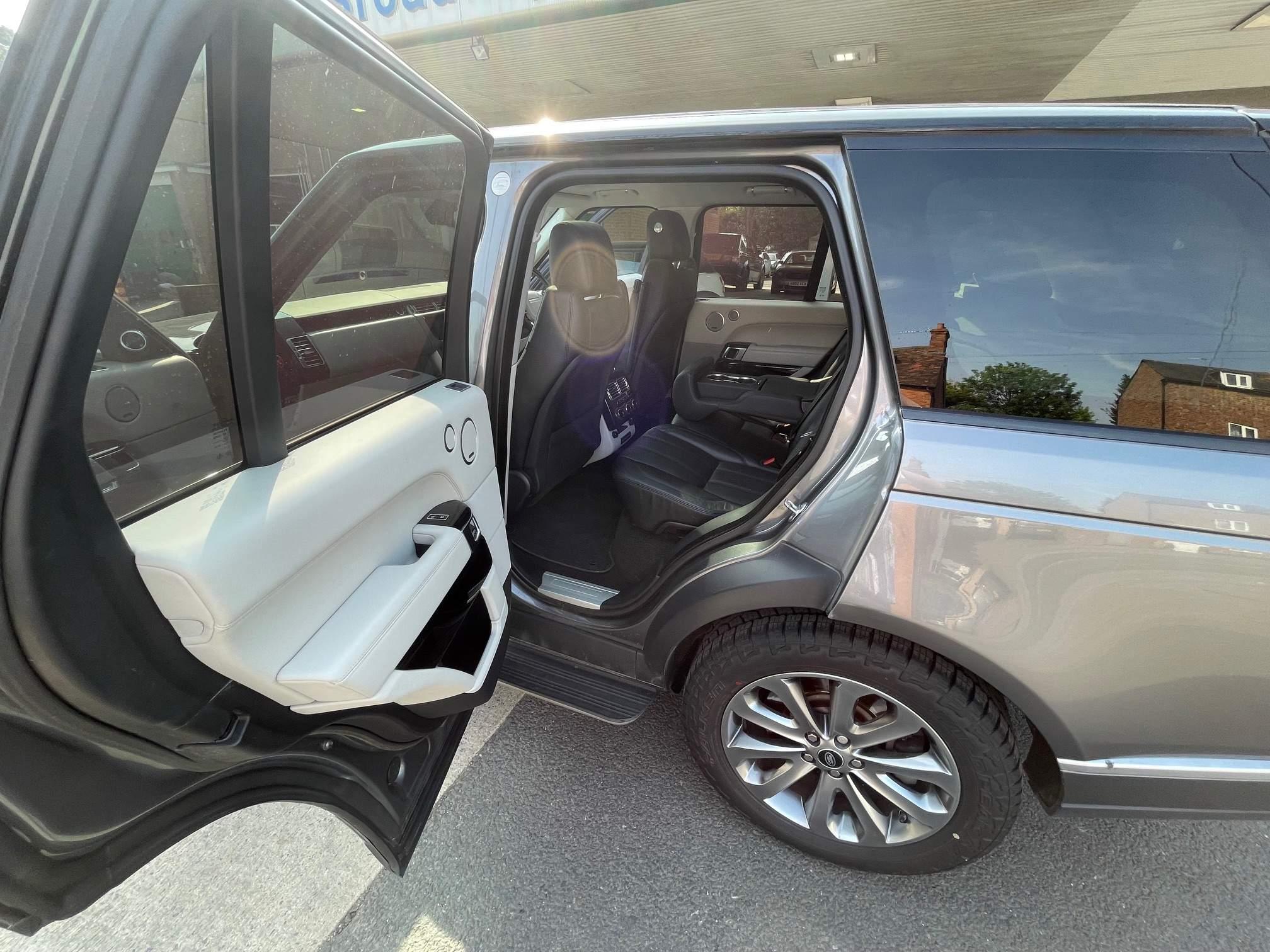 2014 Land Rover Range Rover 4.4 SD V8 Vogue Auto 4WD Euro 5 5dr • 90,000 miles image 13