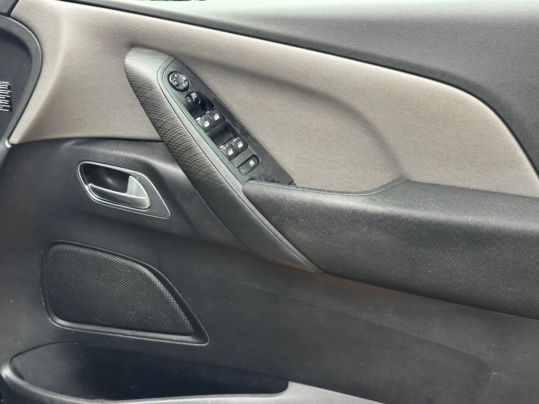 Citroen Grand C4 Picasso view 23