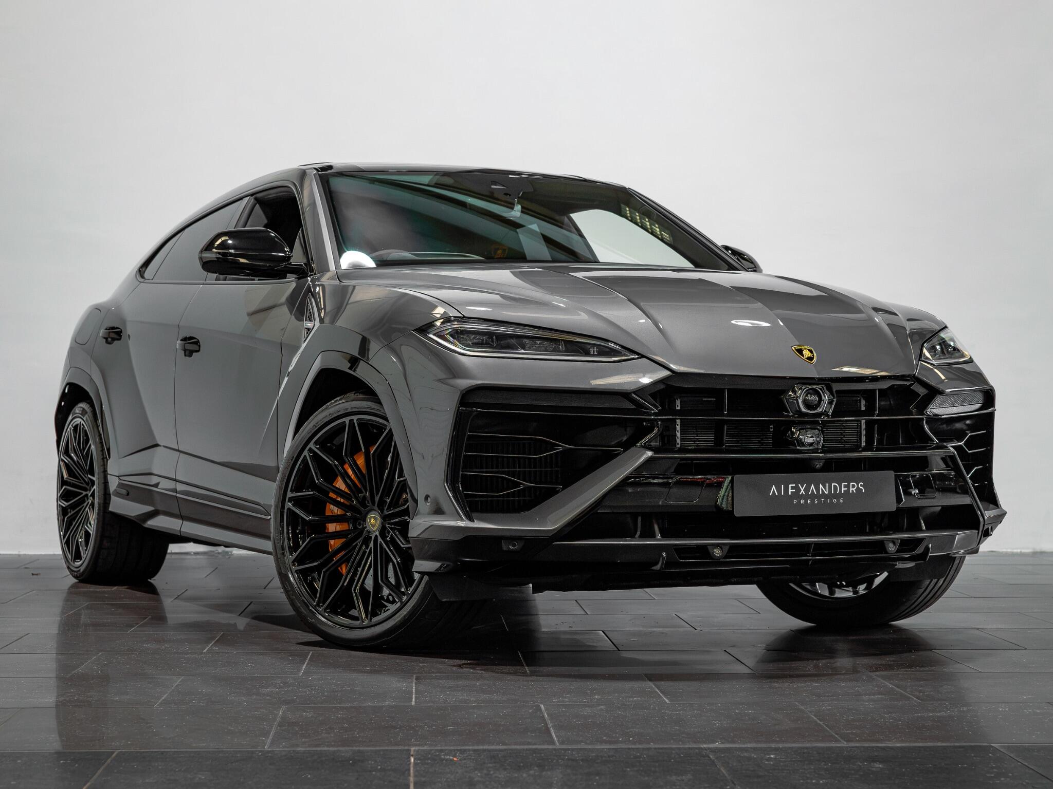 Lamborghini Urus view 6