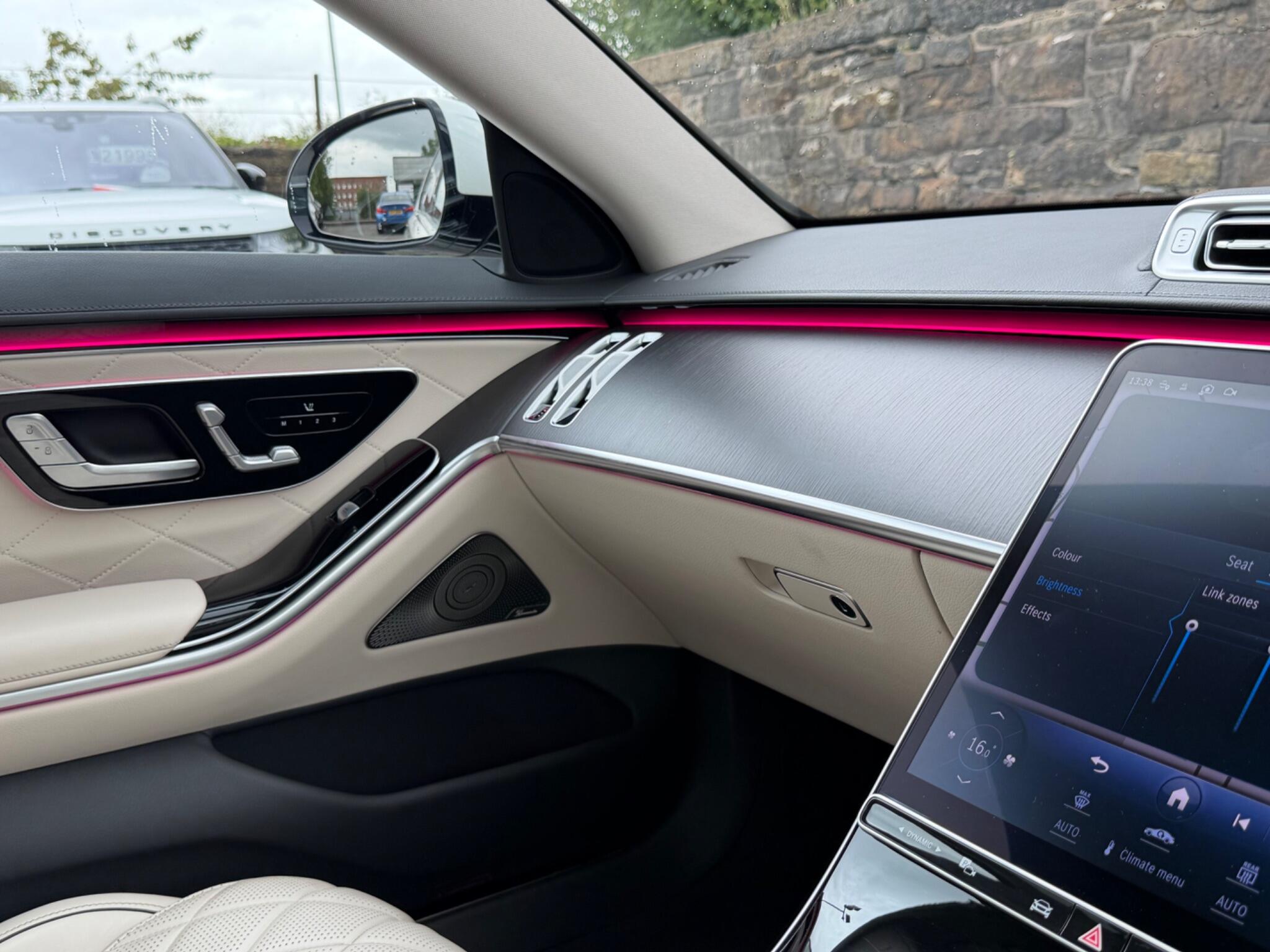 Mercedes-Benz S-Class view 54