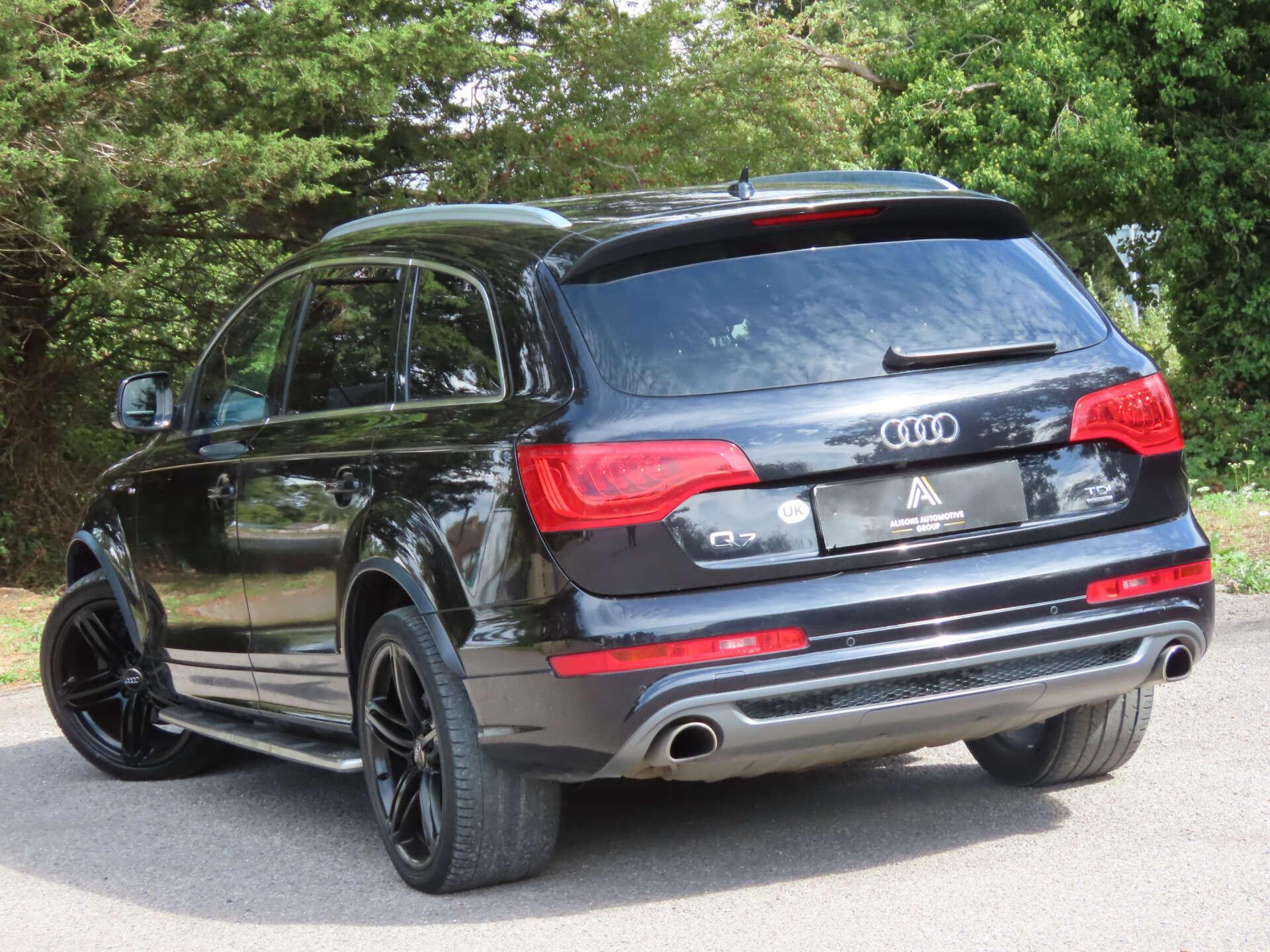 Audi Q7 view 6