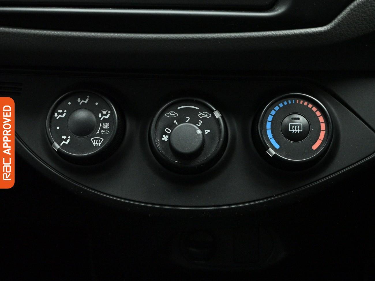 Toyota Yaris view 14