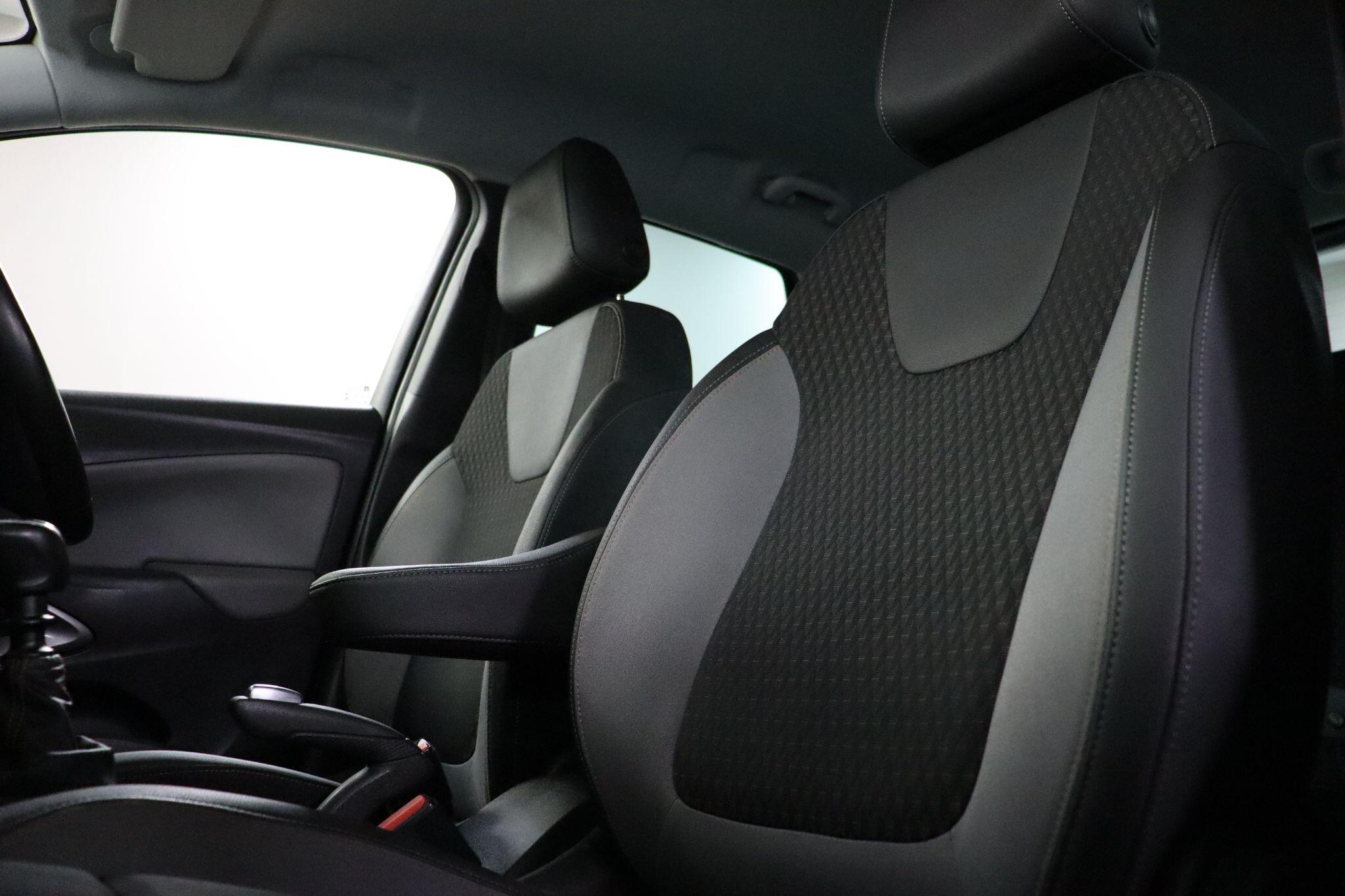 Vauxhall Crossland X view 35