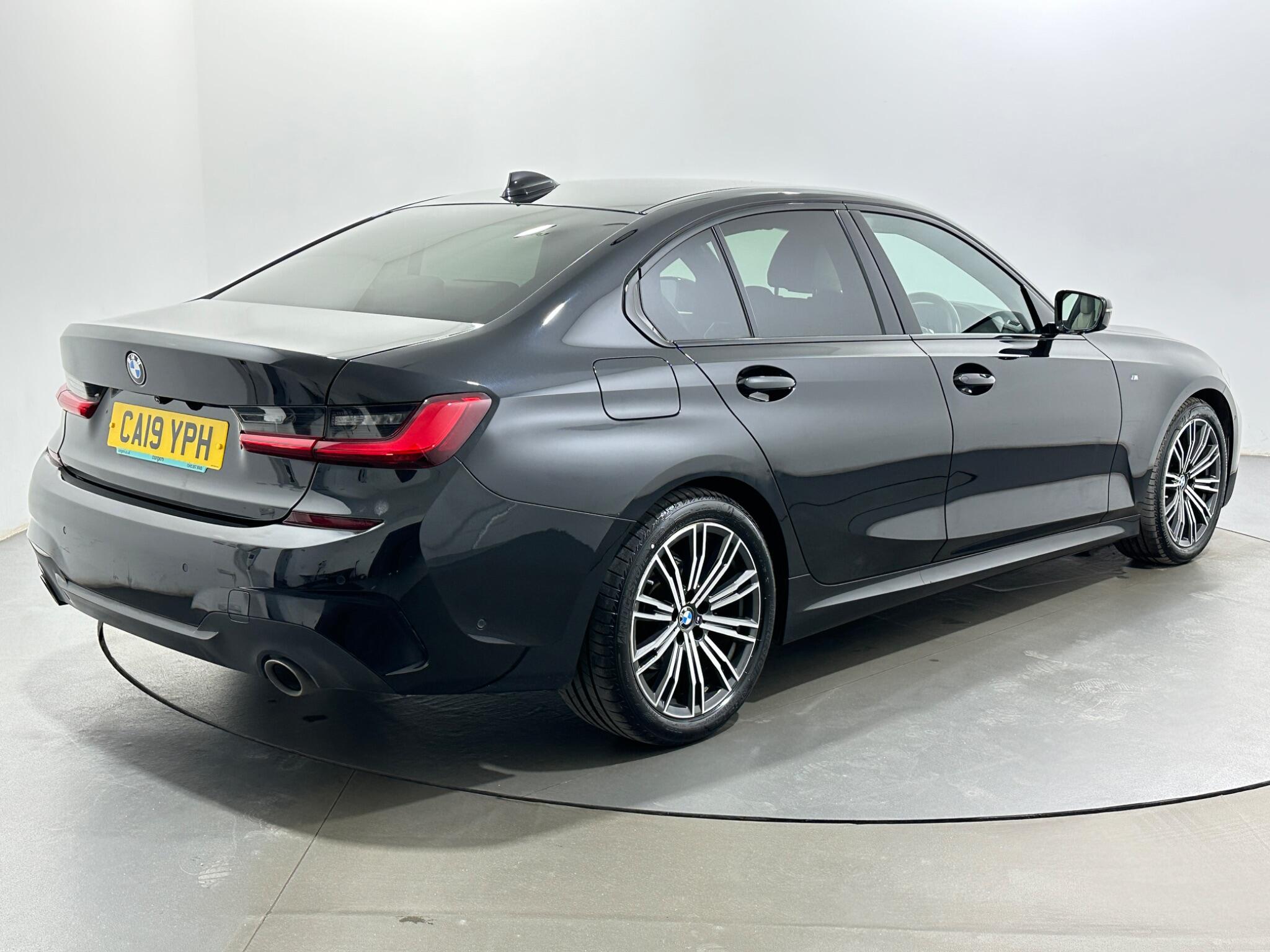 BMW 3 Series view 8