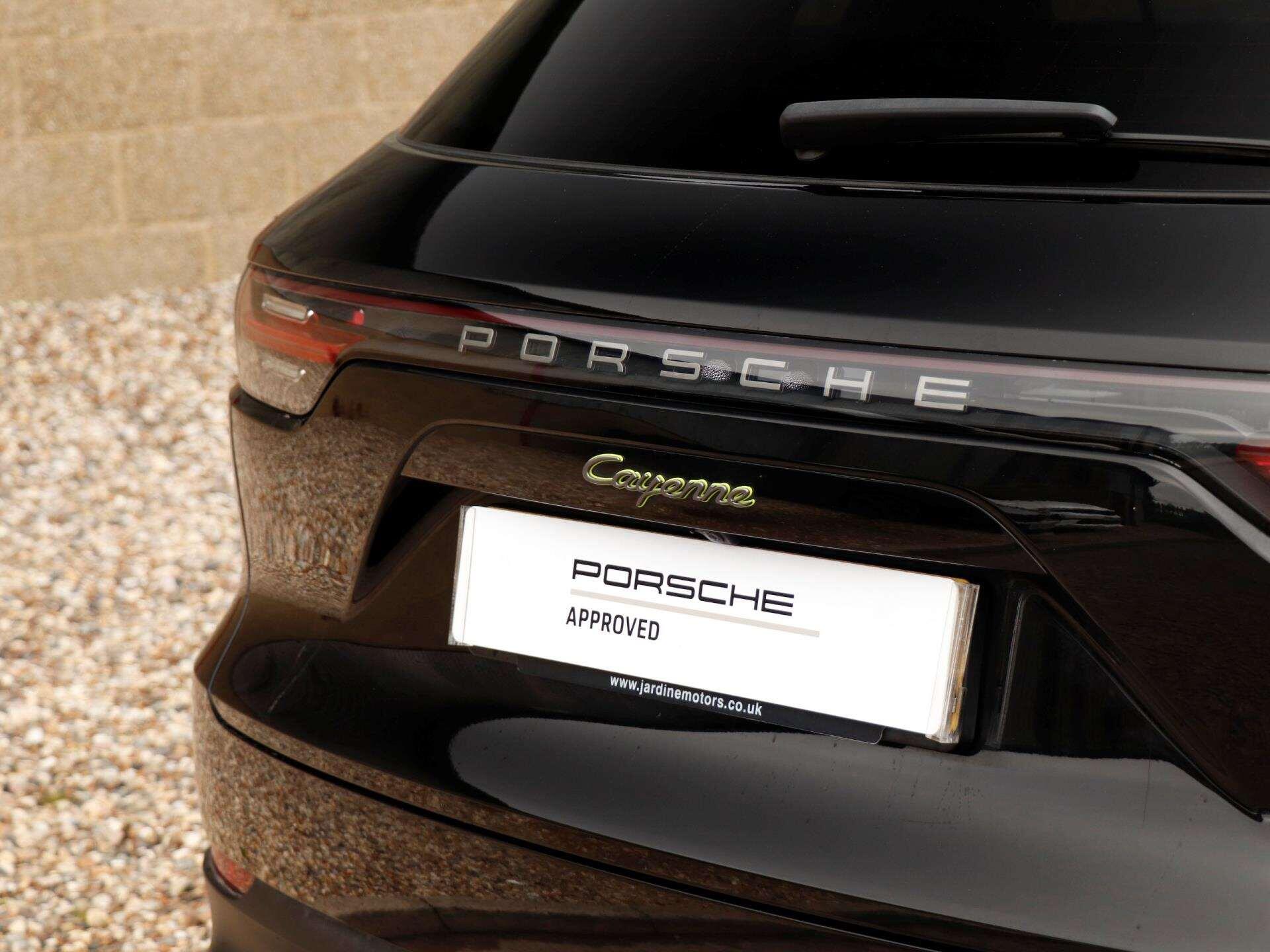 Porsche Cayenne view 33
