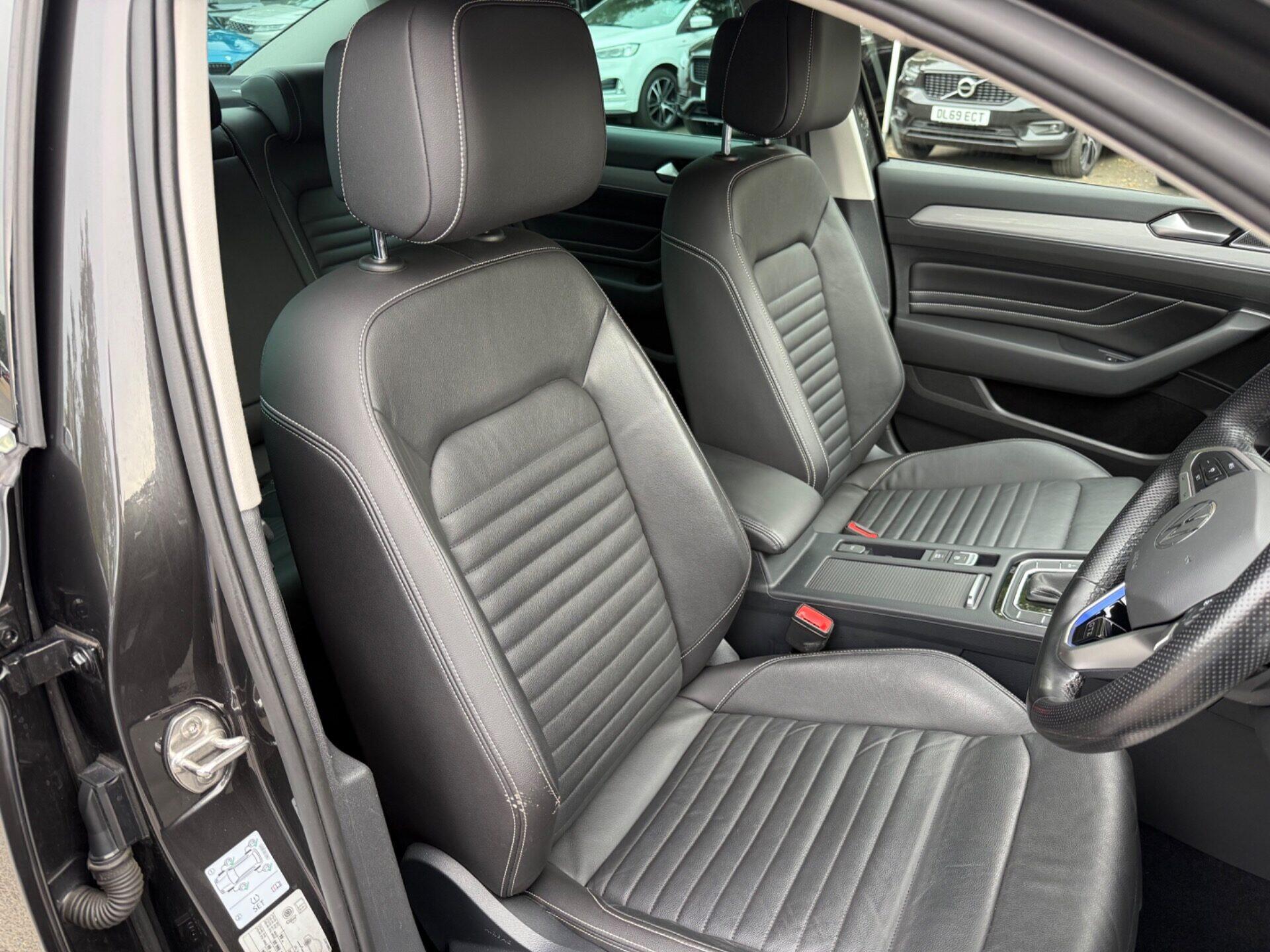 Volkswagen Passat view 14