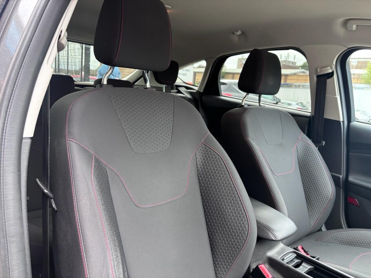 Ford Focus view 11