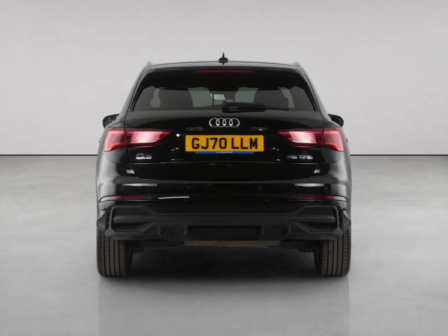 Audi Q3 view 7