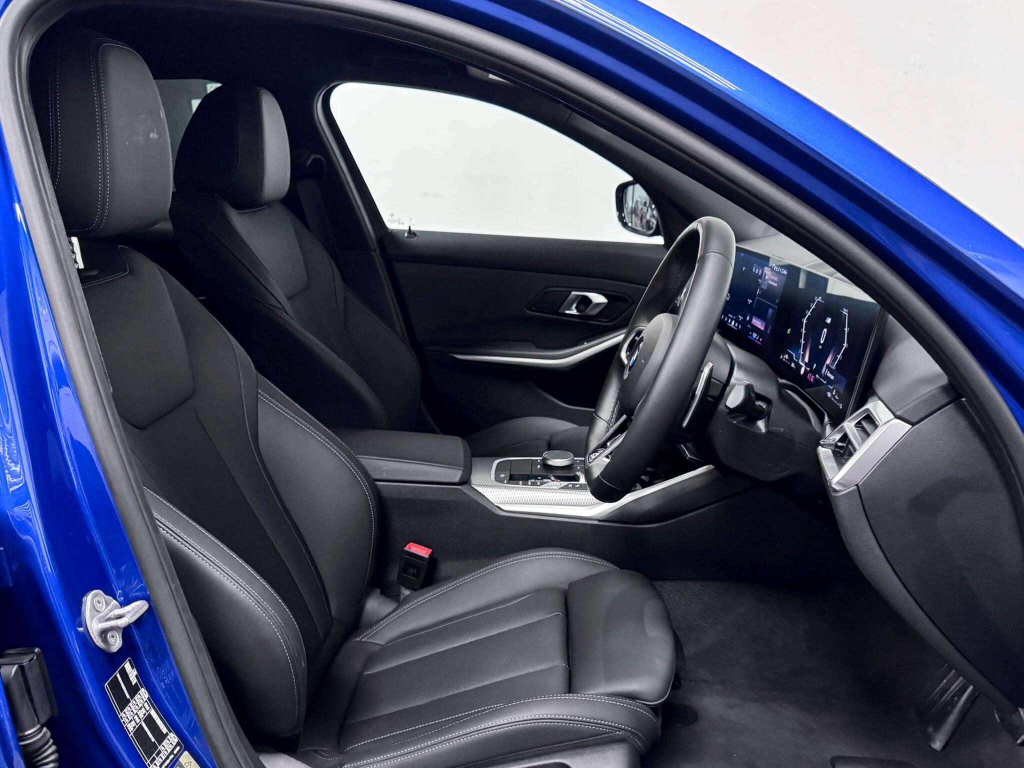 BMW 3 Series view 26