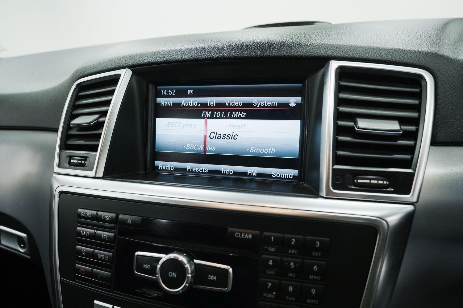 Mercedes-Benz M Class view 23