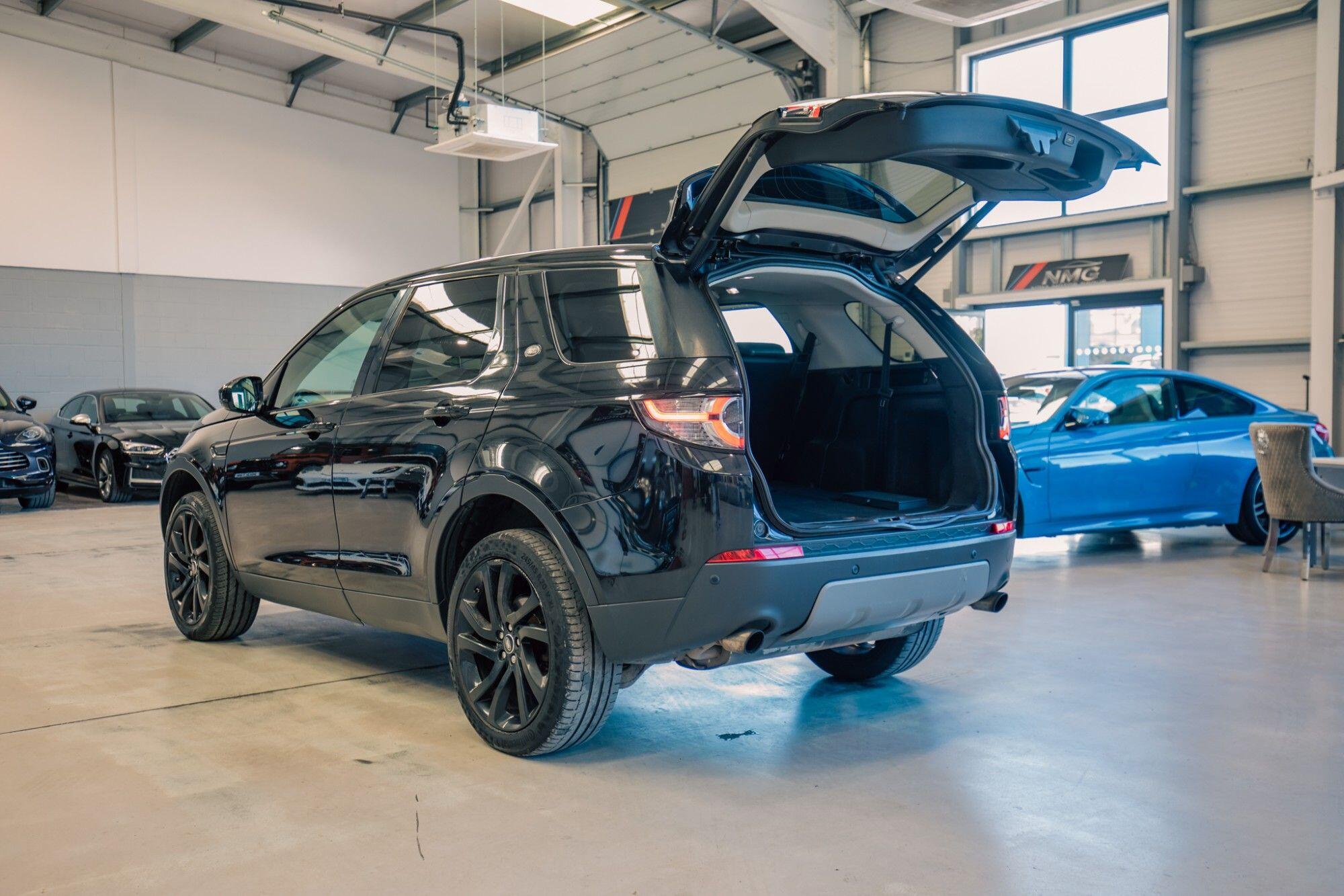 Land Rover Discovery Sport view 31