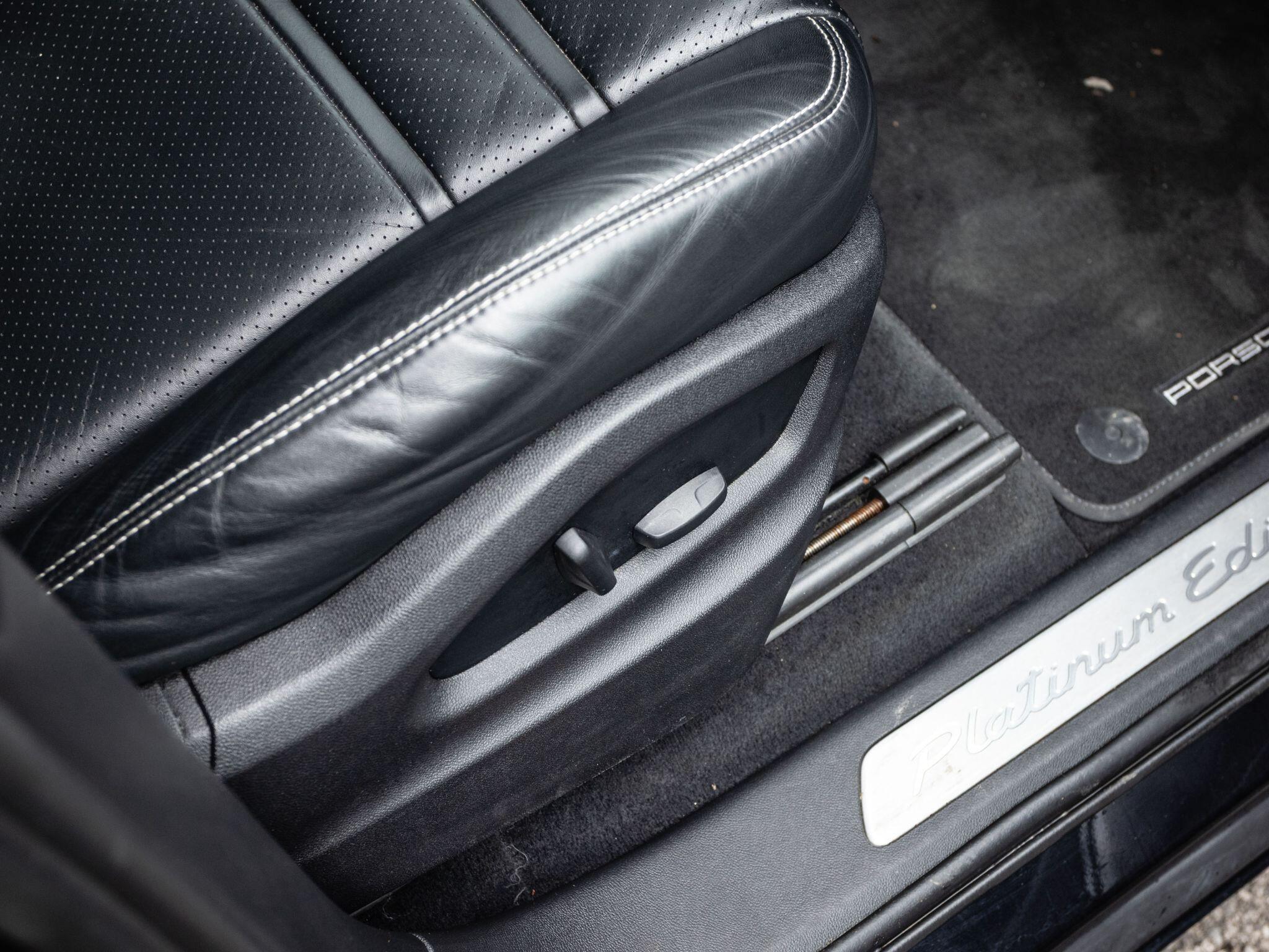 Porsche Cayenne view 36