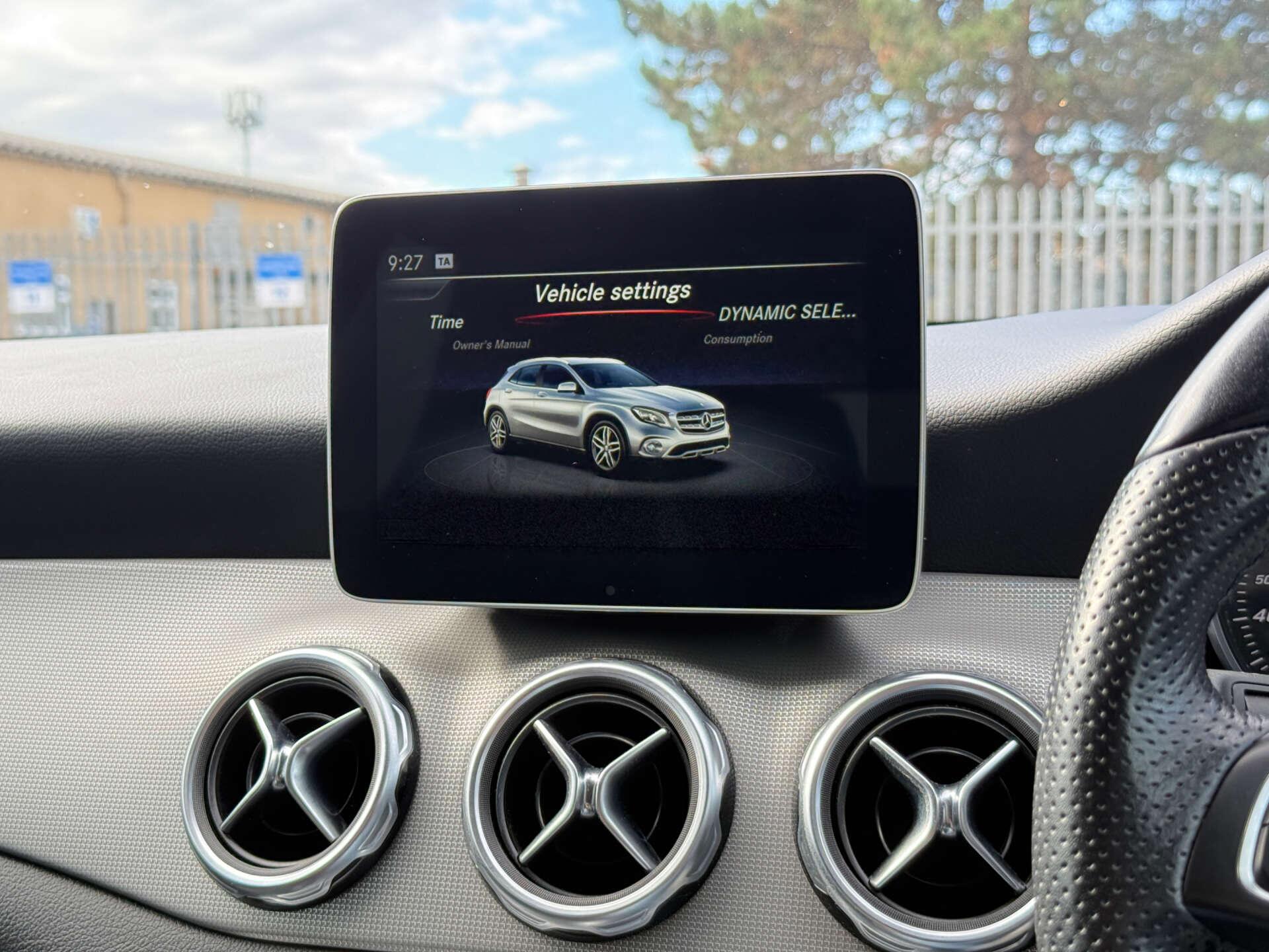Mercedes-Benz GLA view 67