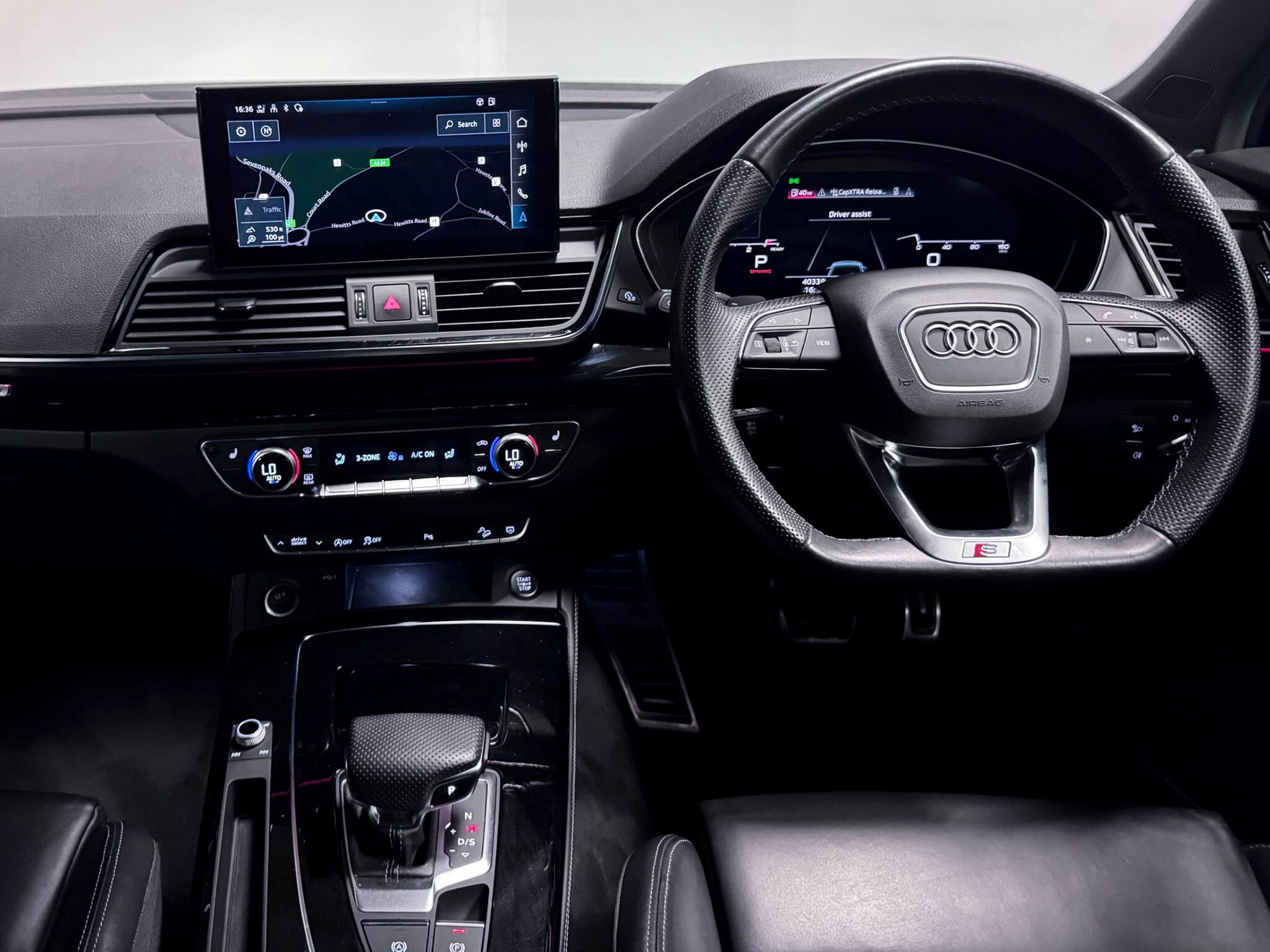 Audi Q5 view 14