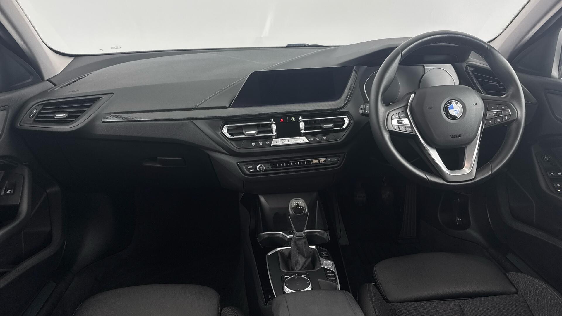 BMW 1 Series view 11