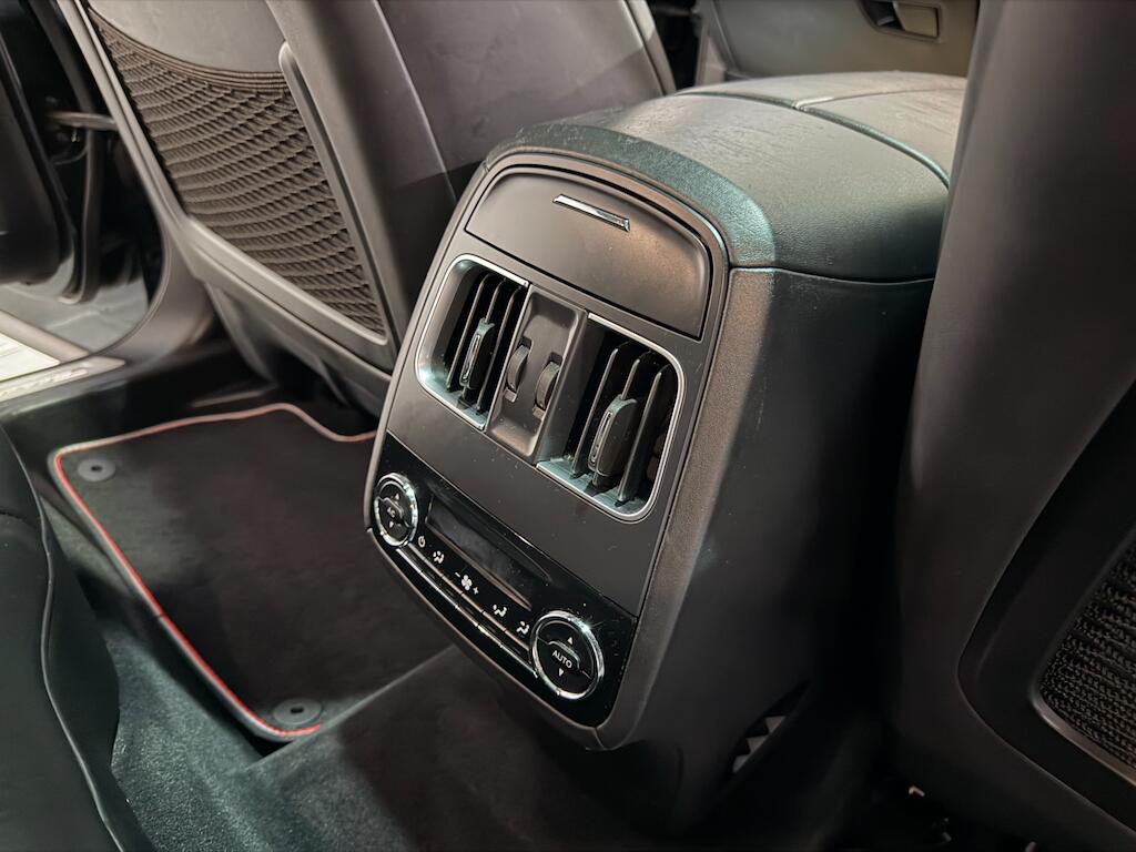 Maserati Levante view 53