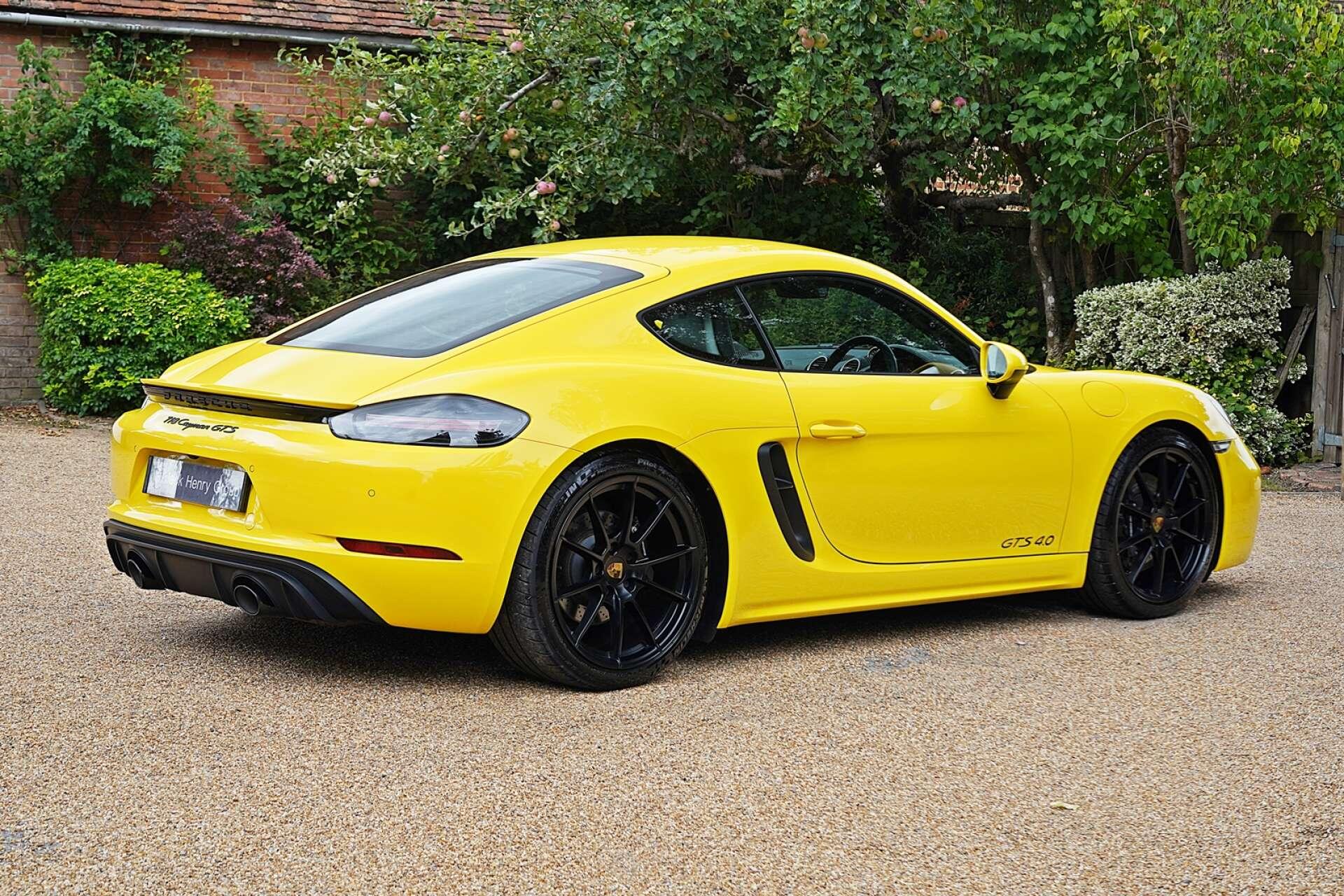 Porsche Cayman view 8
