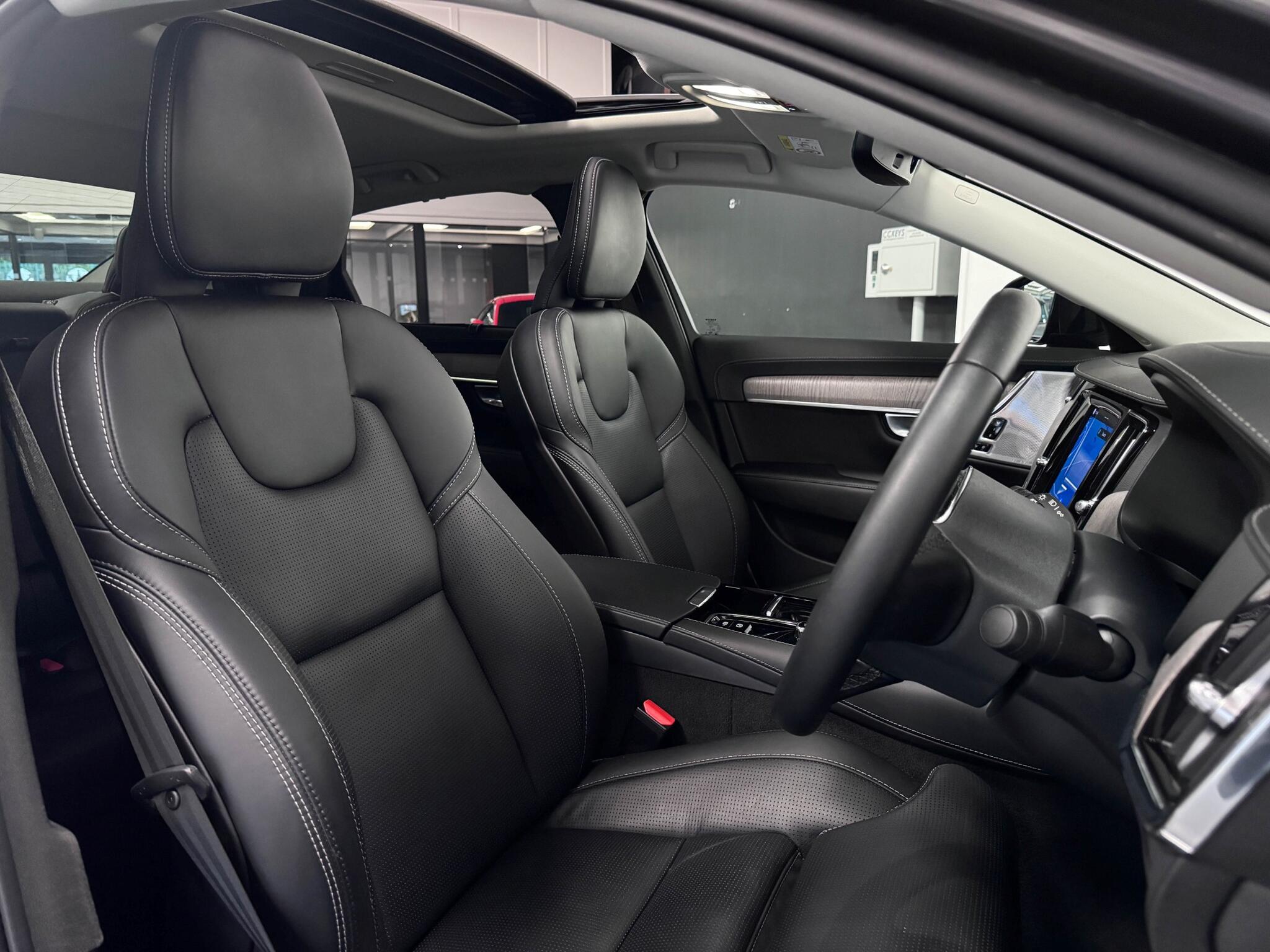 Volvo S90 view 26
