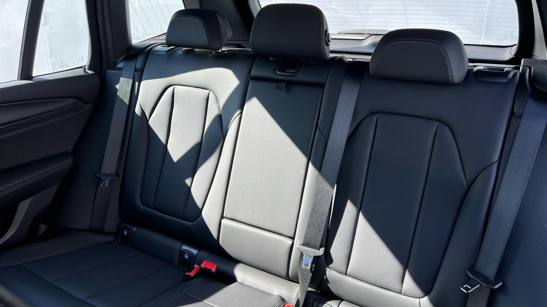 BMW X3 view 12