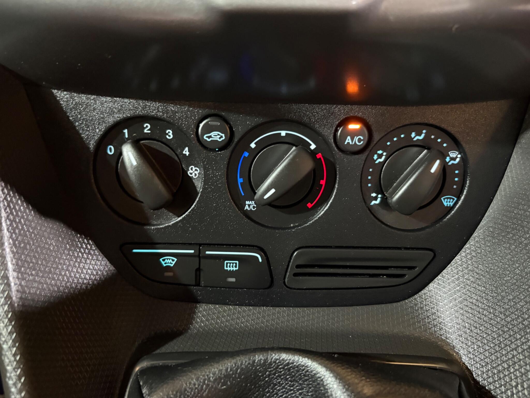 Ford Tourneo Connect view 20