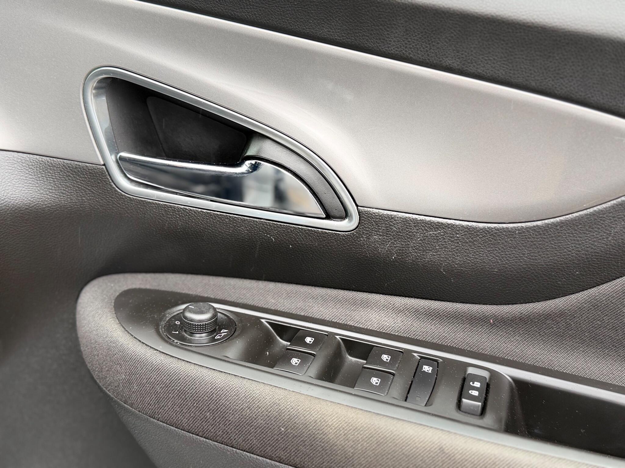 Vauxhall Mokka view 35