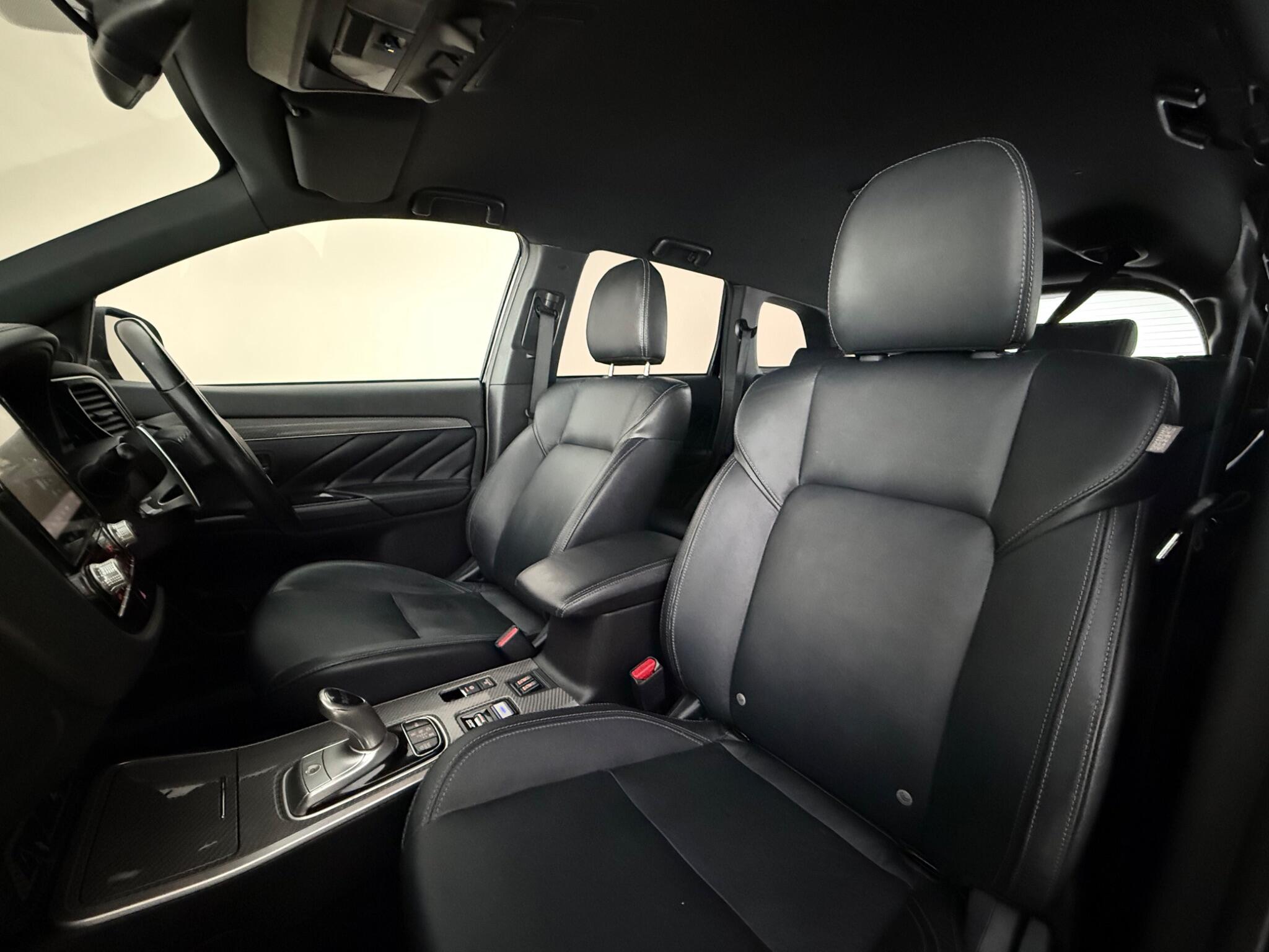 Mitsubishi Outlander view 26