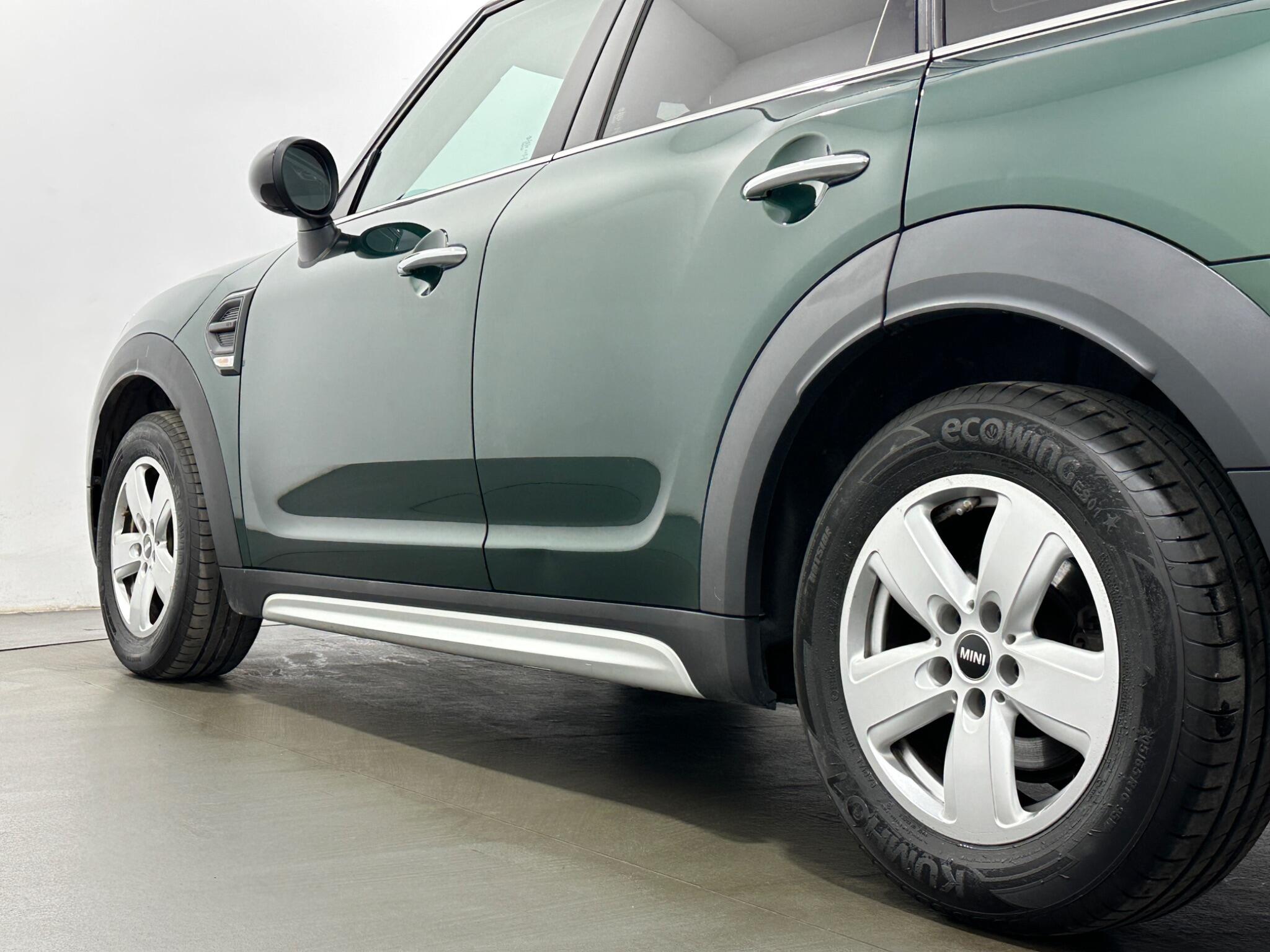 Mini Countryman view 50
