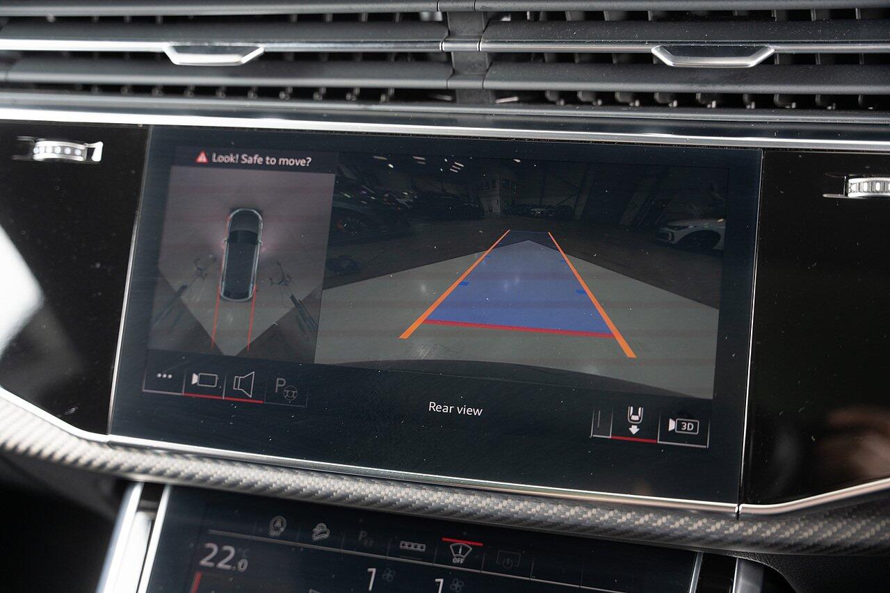 Audi RS Q8 view 46