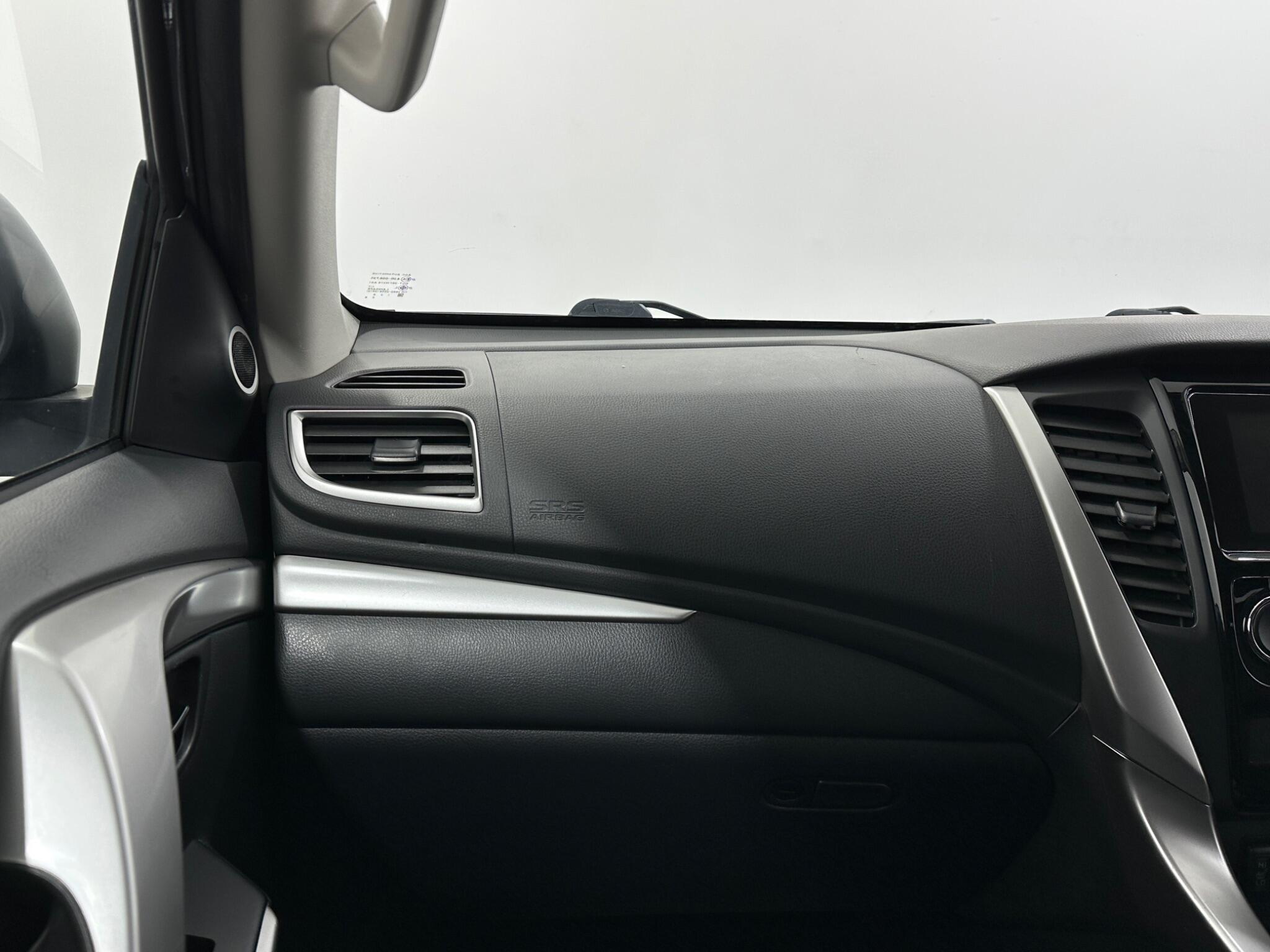Mitsubishi Shogun Sport view 30