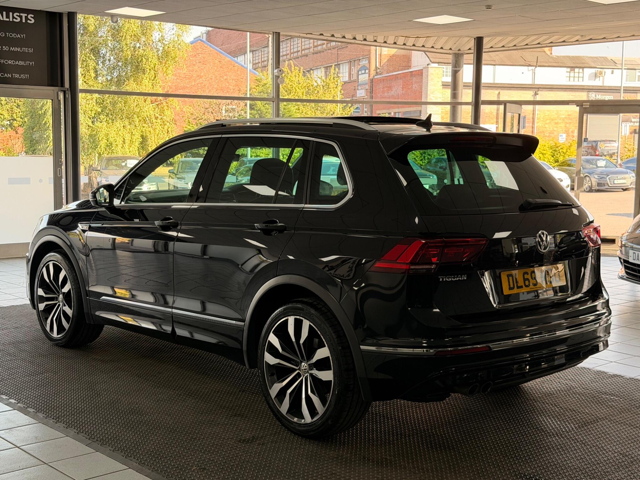 Volkswagen Tiguan view 6